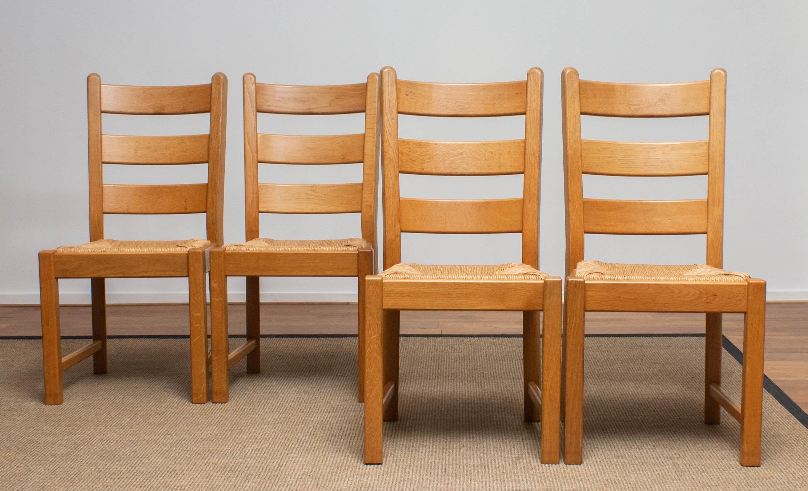 1970s, Set of Four Dutch Oak Ladder Back Dining Chairs with Wicker Seat In Good Condition In Silvolde, Gelderland