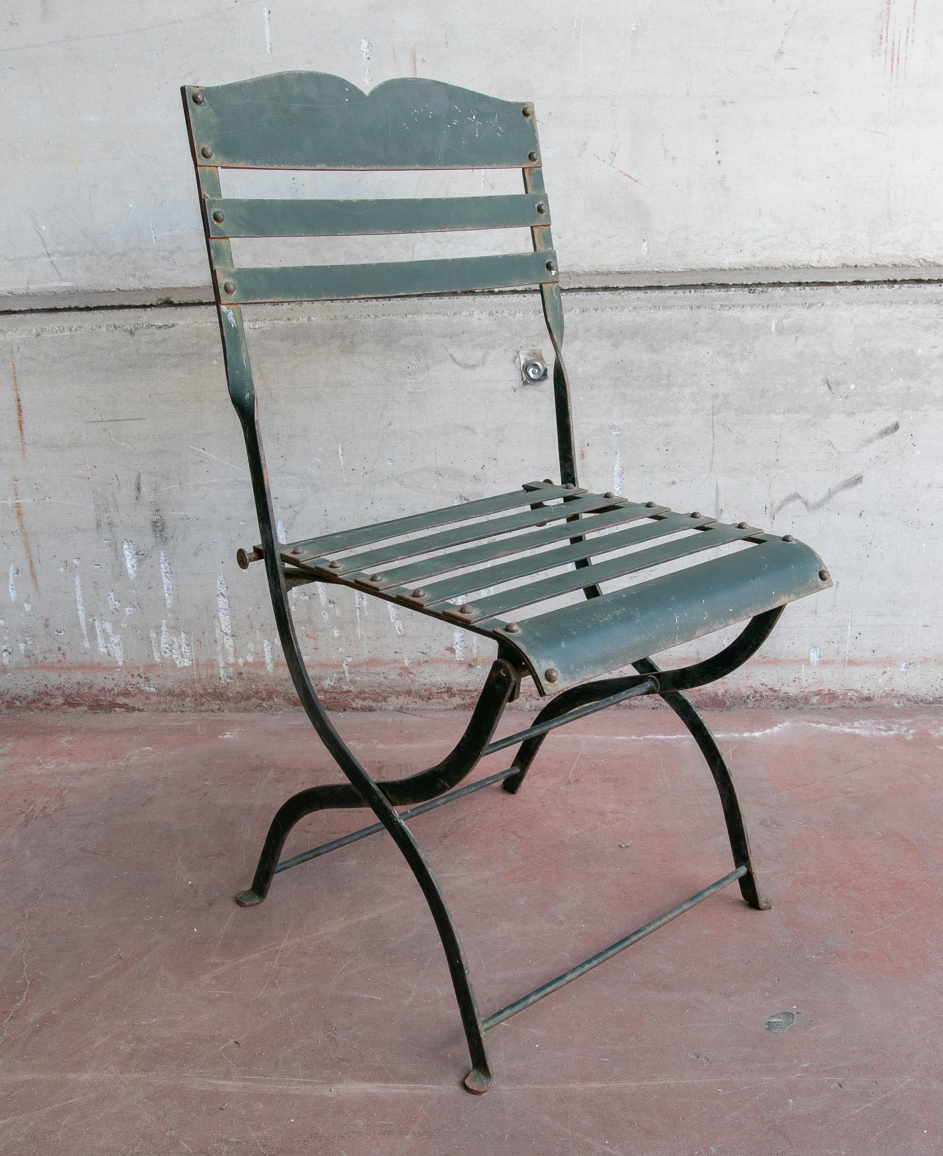 1970s Set of Four French Iron Chairs Painted in Green In Good Condition For Sale In Marbella, ES