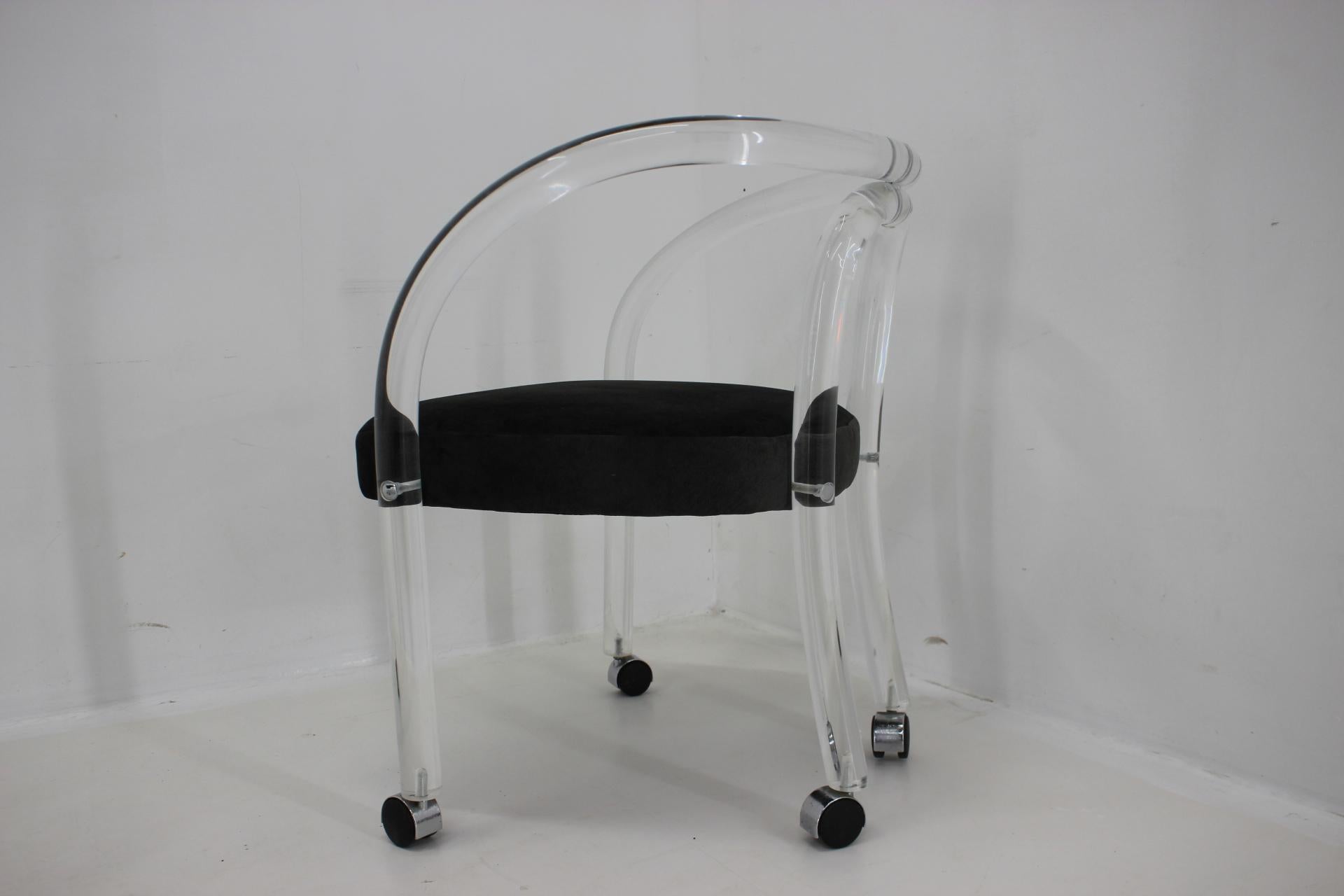 1970s Set of Four Lucite Dining Chairs and Dining Table, Charles Hollis Jones St 2
