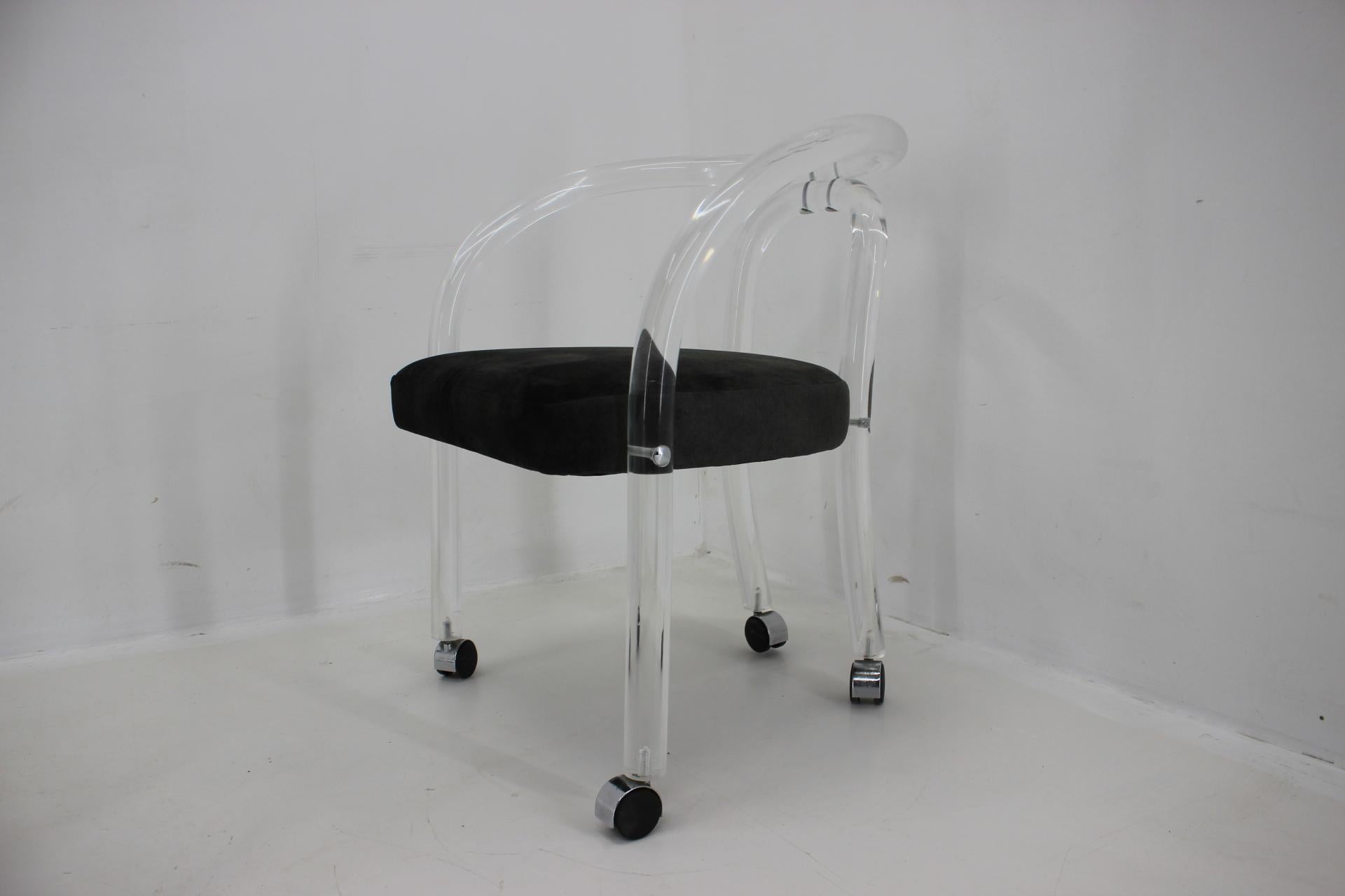 1970s Set of Four Lucite Dining Chairs and Dining Table, Charles Hollis Jones St For Sale 3