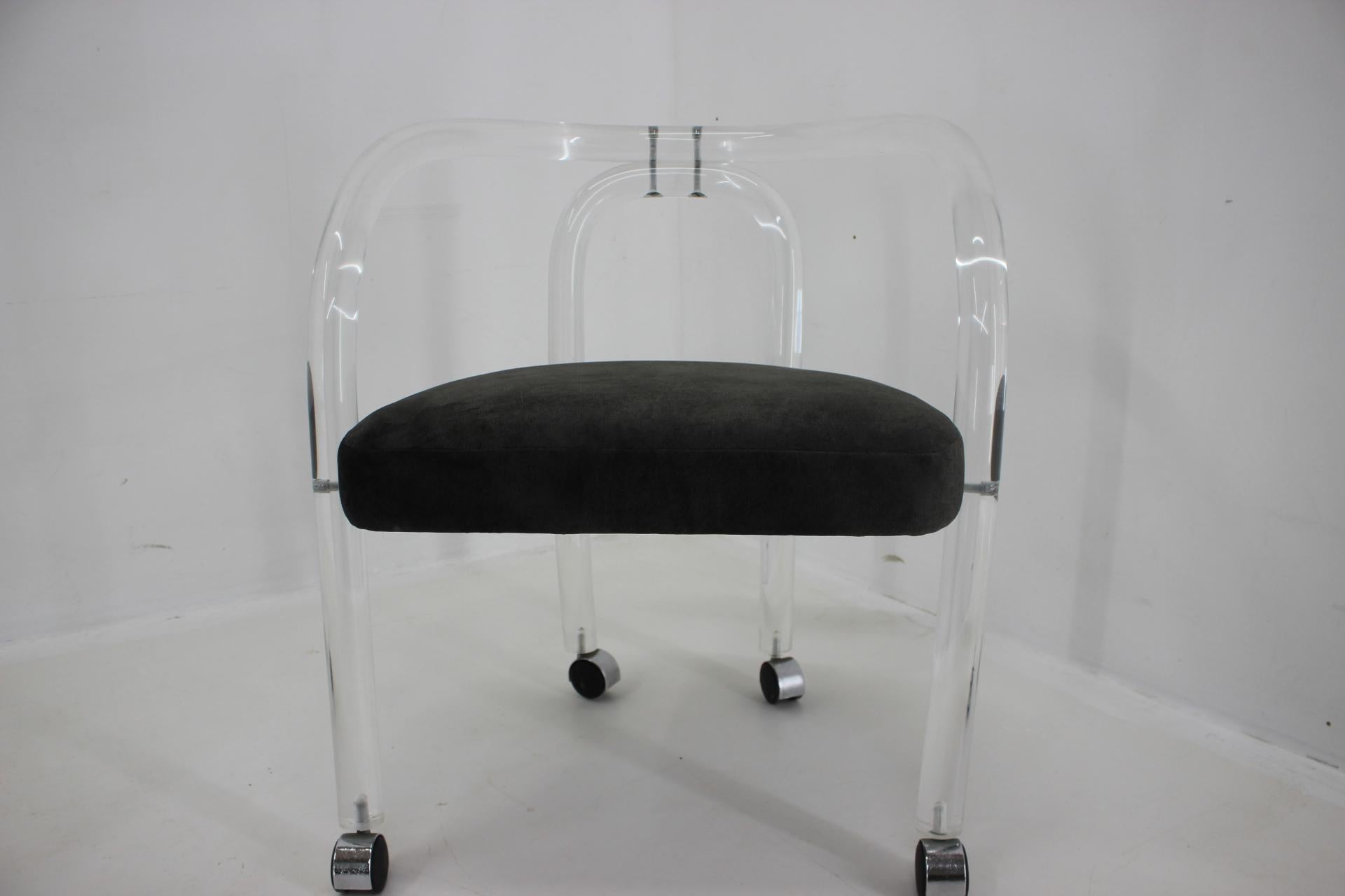 European 1970s Set of Four Lucite Dining Chairs and Dining Table, Charles Hollis Jones St