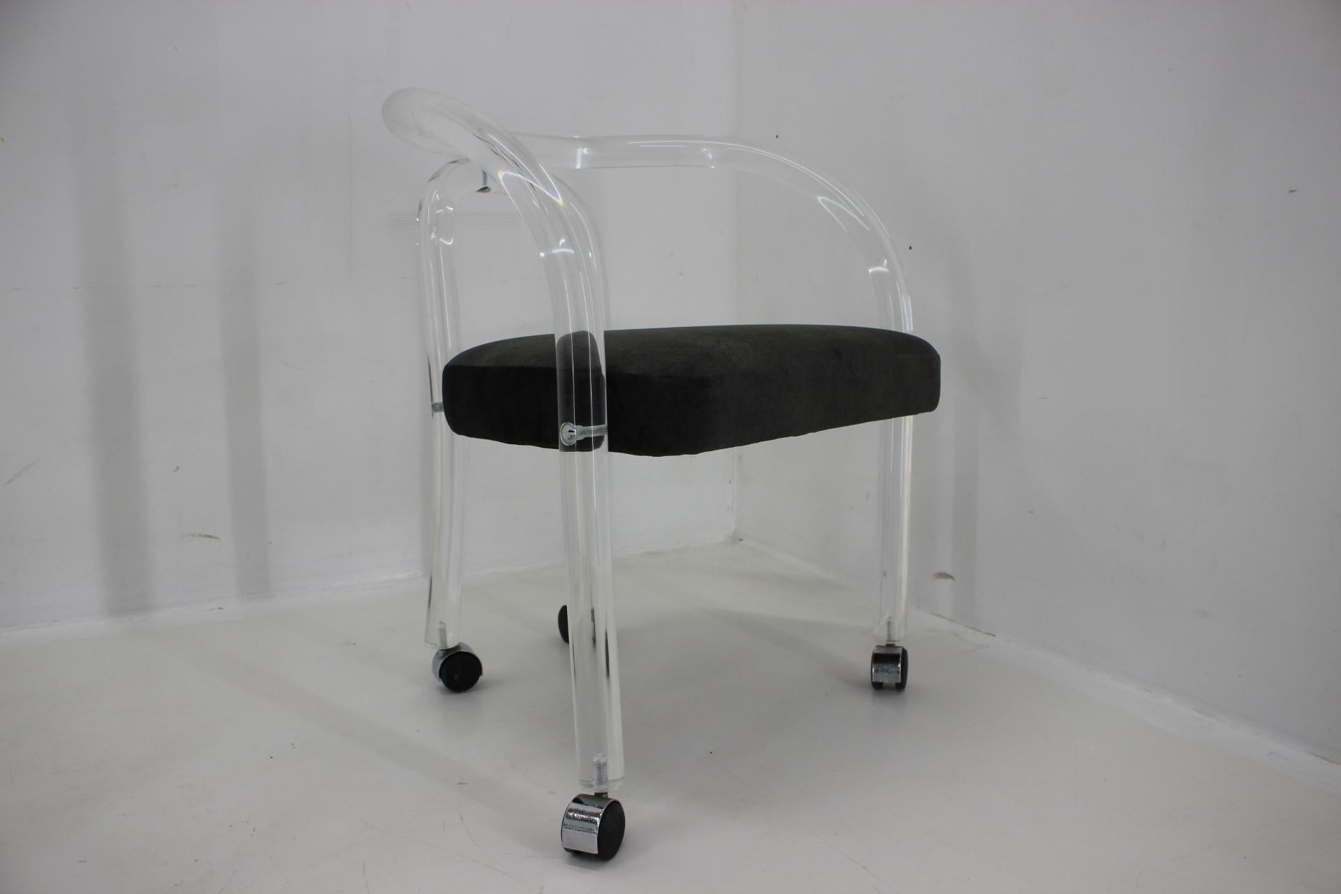 1970s Set of Four Lucite Dining Chairs and Dining Table, Charles Hollis Jones St In Good Condition In Praha, CZ