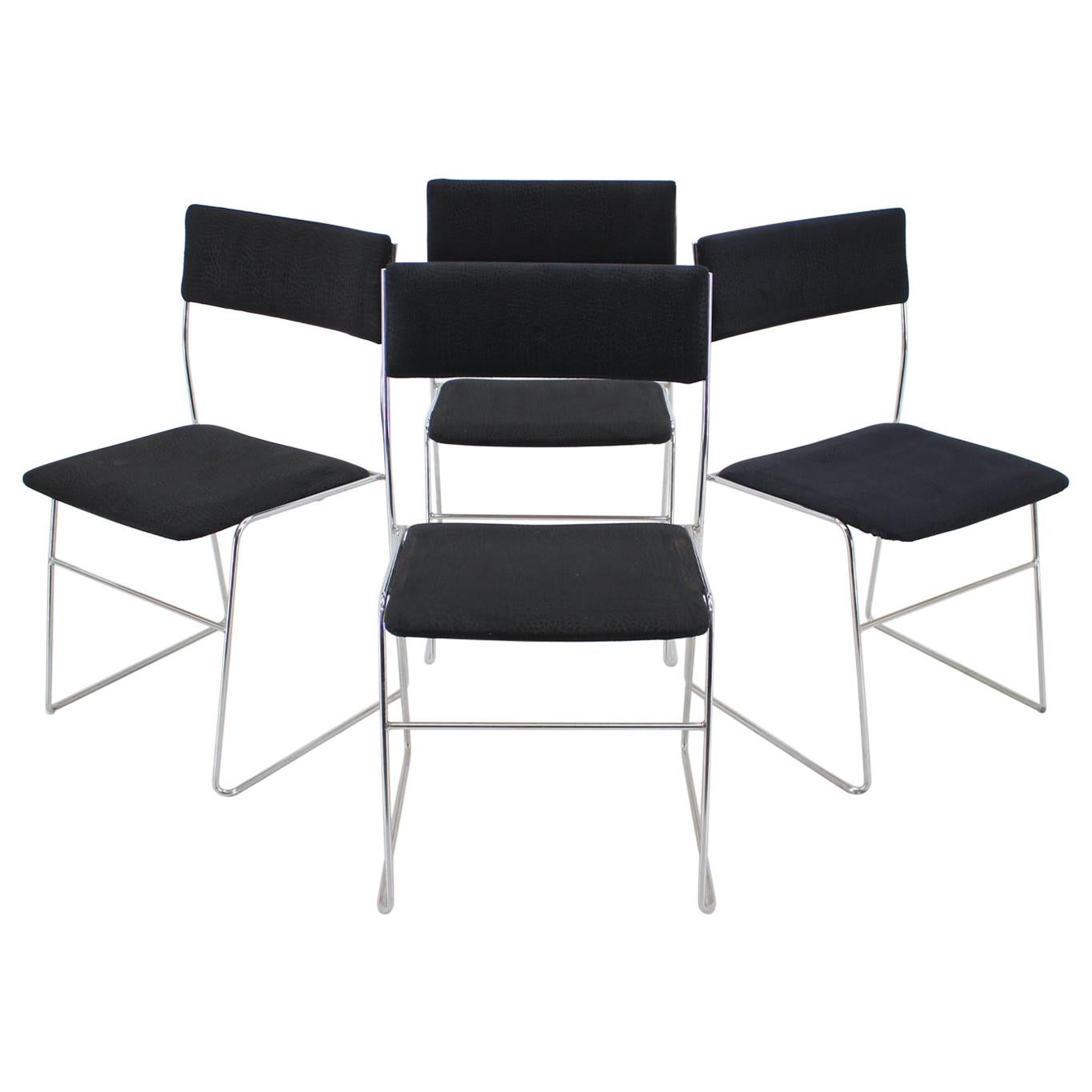 Ensemble de quatre chaises de salle à manger minimalistes en plaqué chrome des années 1970, Tchécoslovaquie