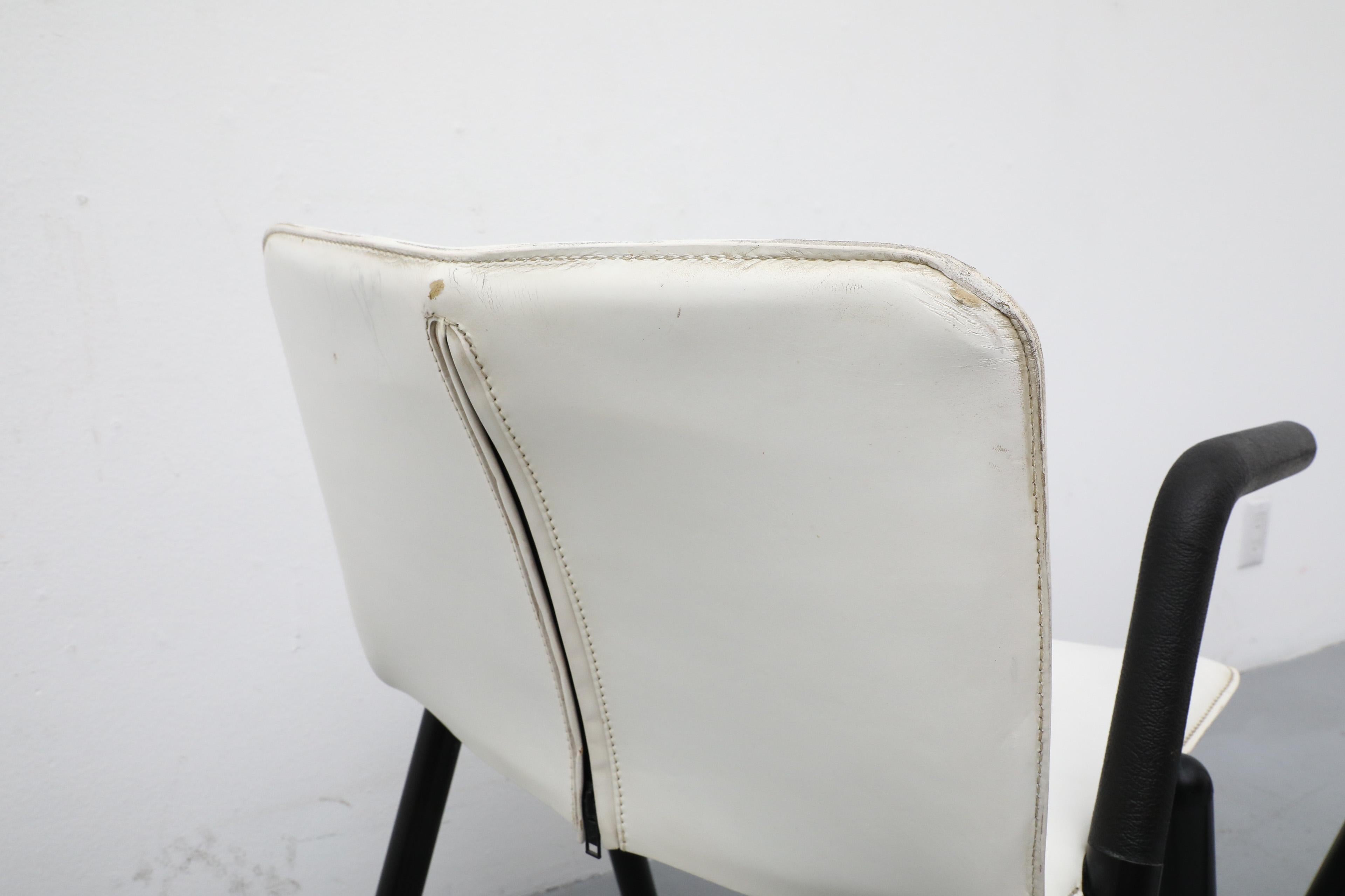 Ensemble de quatre fauteuils modernistes en cuir blanc de style Paolo Favaretto des années 1970 en vente 4