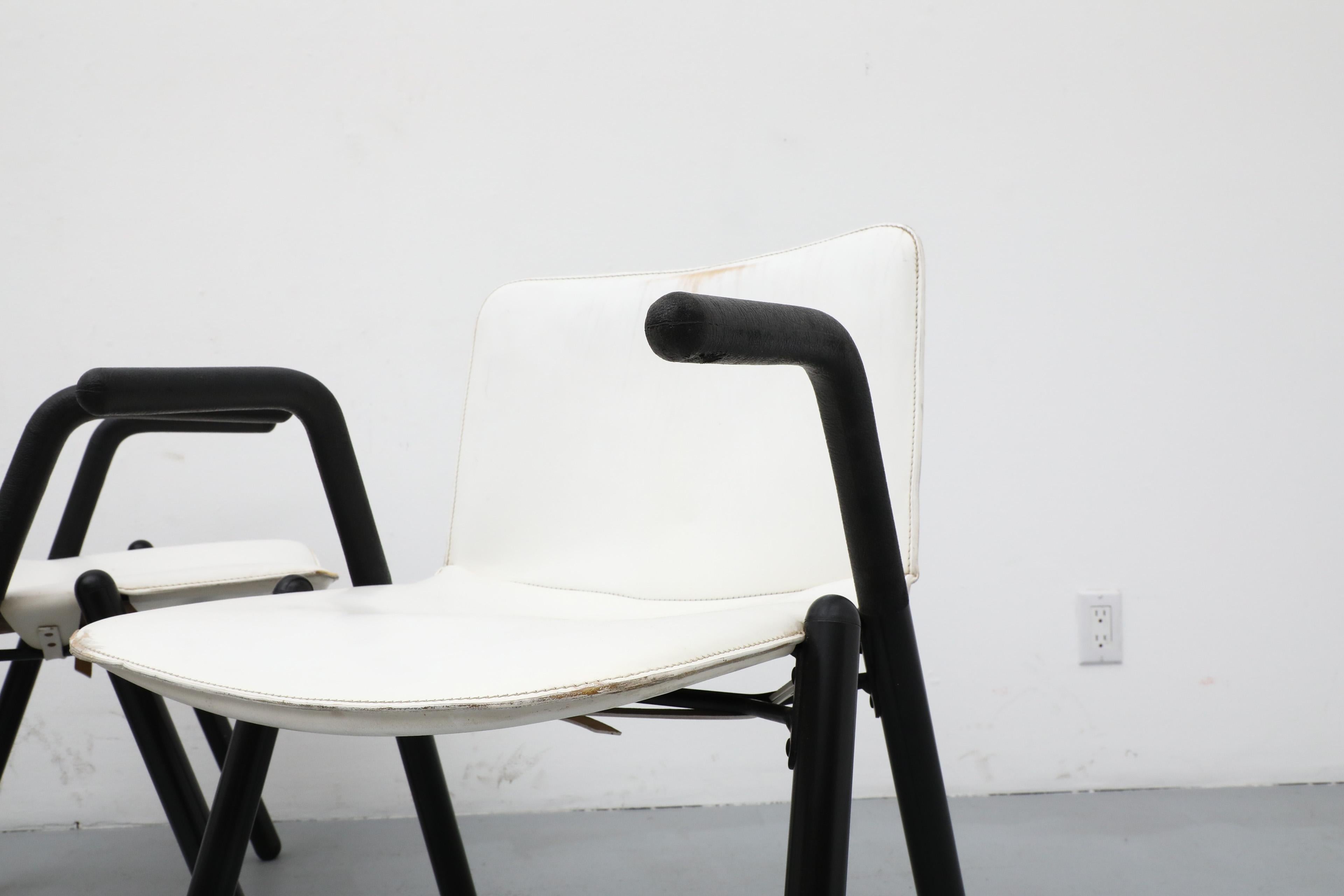 Ensemble de quatre fauteuils modernistes en cuir blanc de style Paolo Favaretto des années 1970 en vente 6
