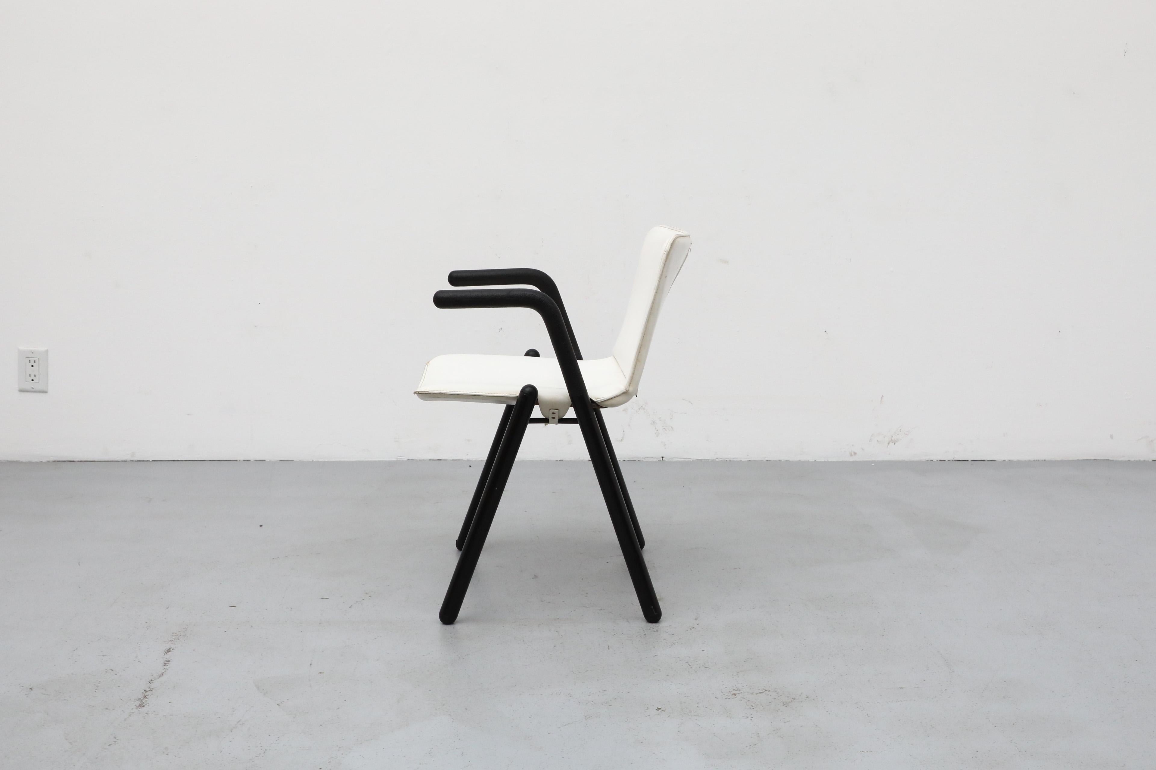 Ensemble de quatre fauteuils modernistes en cuir blanc de style Paolo Favaretto des années 1970 en vente 10