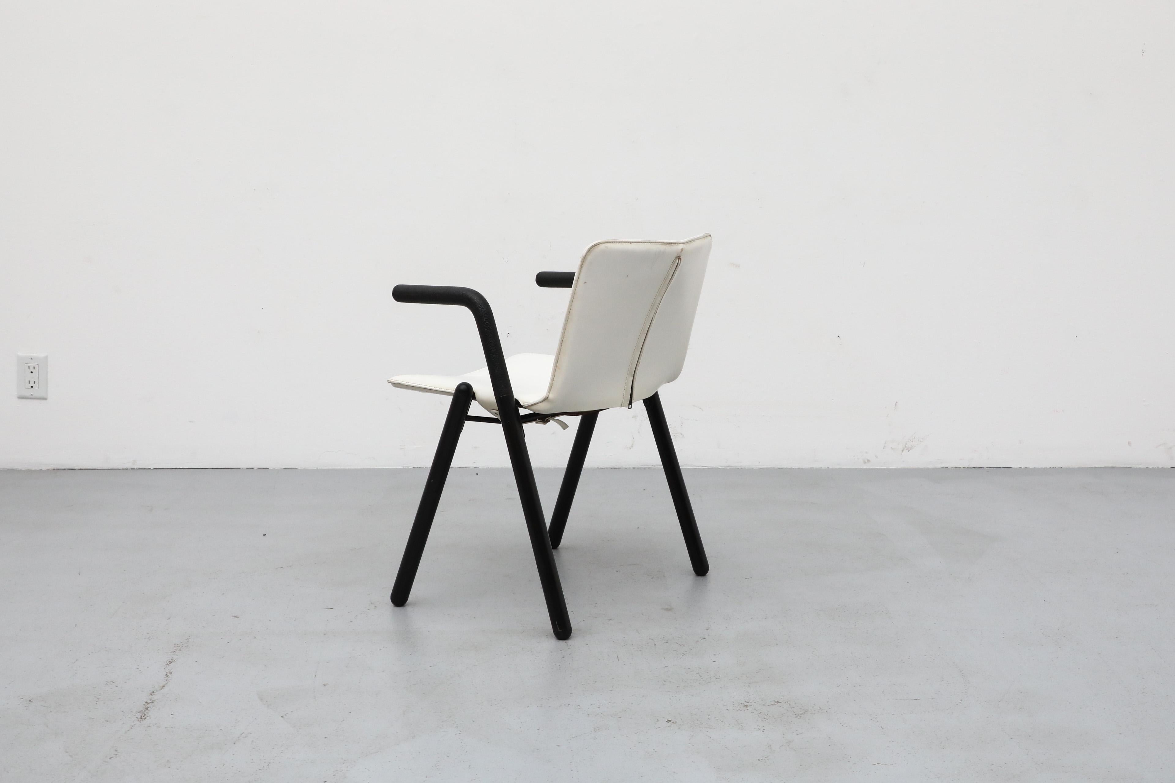 Ensemble de quatre fauteuils modernistes en cuir blanc de style Paolo Favaretto des années 1970 en vente 11