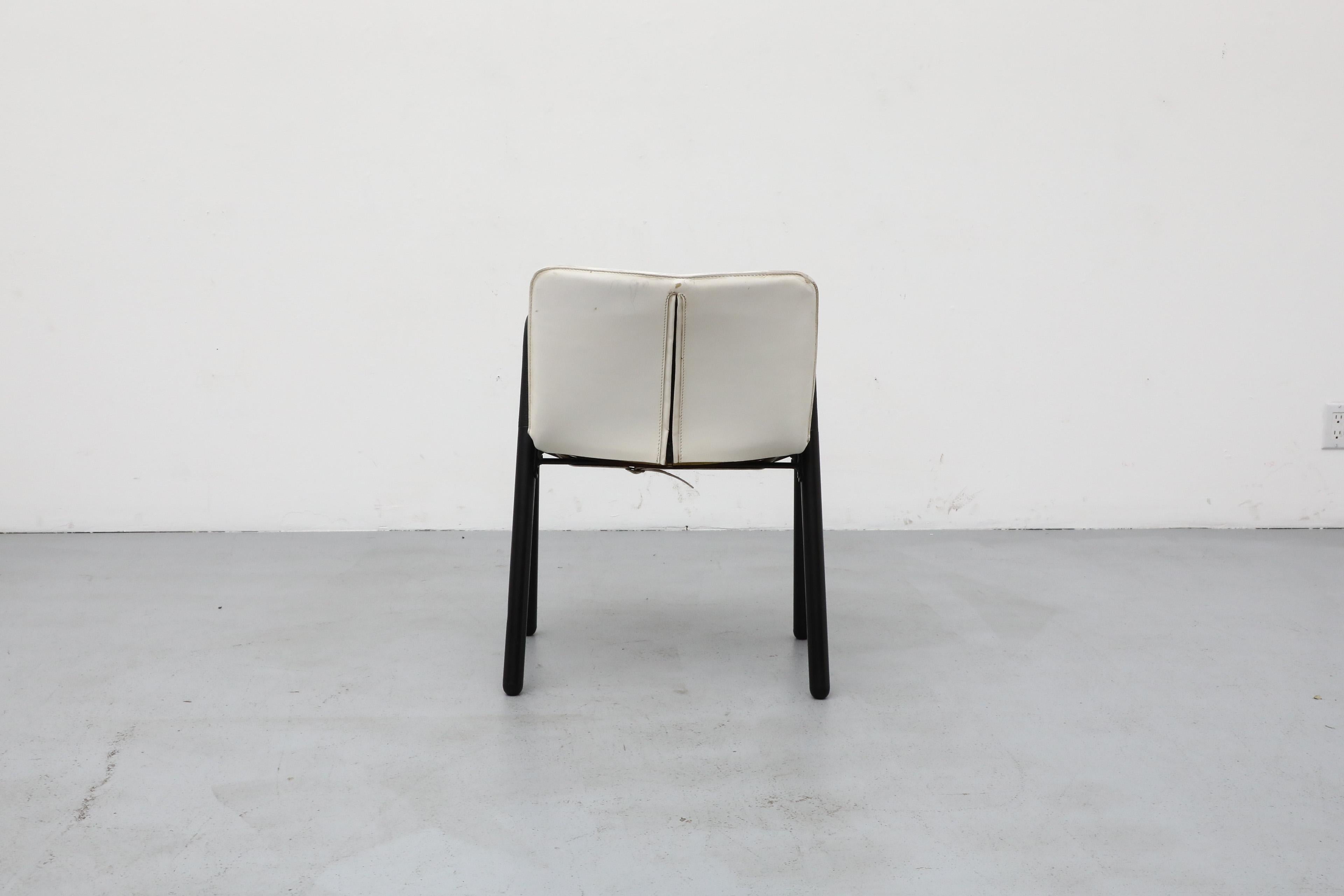 Ensemble de quatre fauteuils modernistes en cuir blanc de style Paolo Favaretto des années 1970 en vente 12