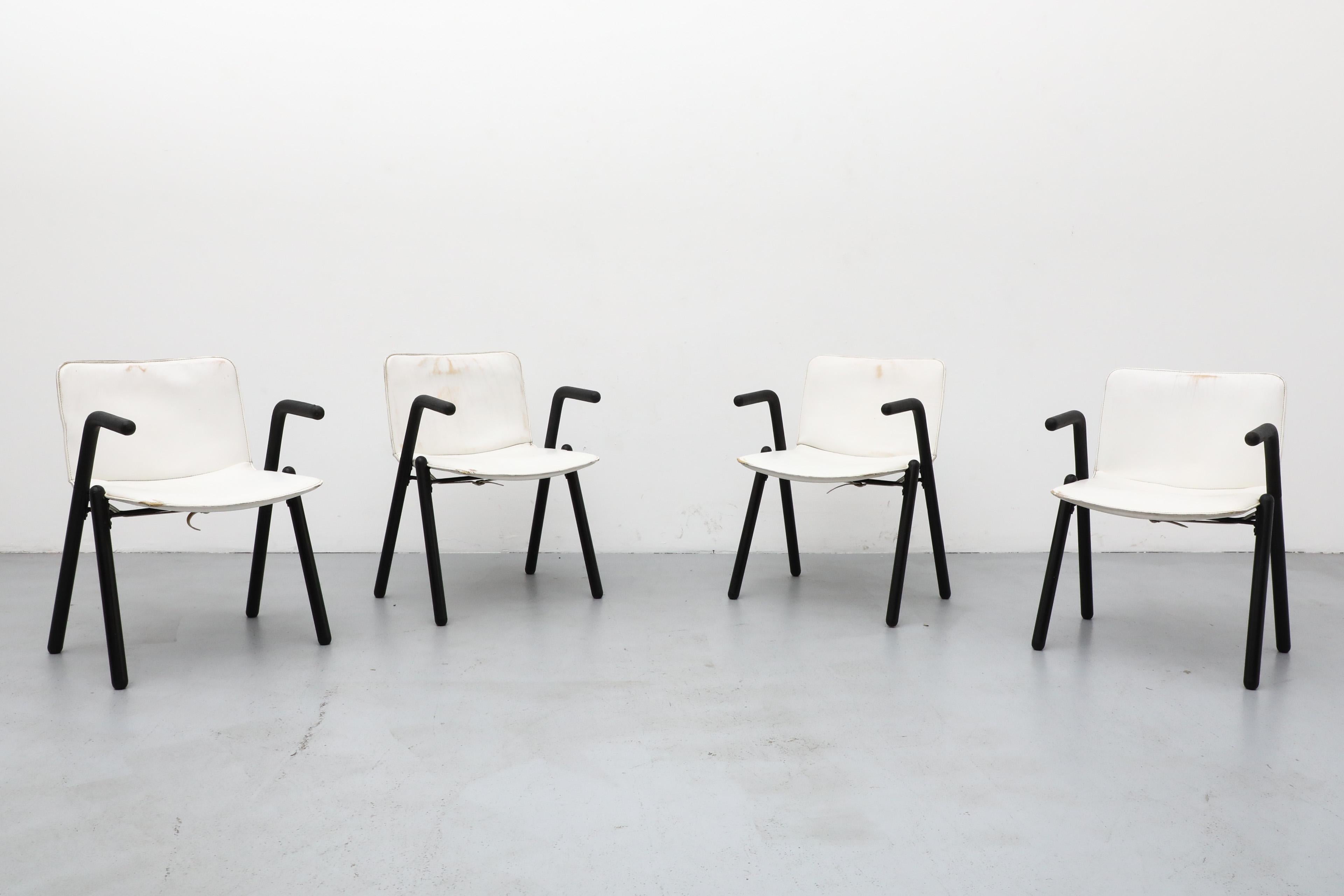 italien Ensemble de quatre fauteuils modernistes en cuir blanc de style Paolo Favaretto des années 1970 en vente