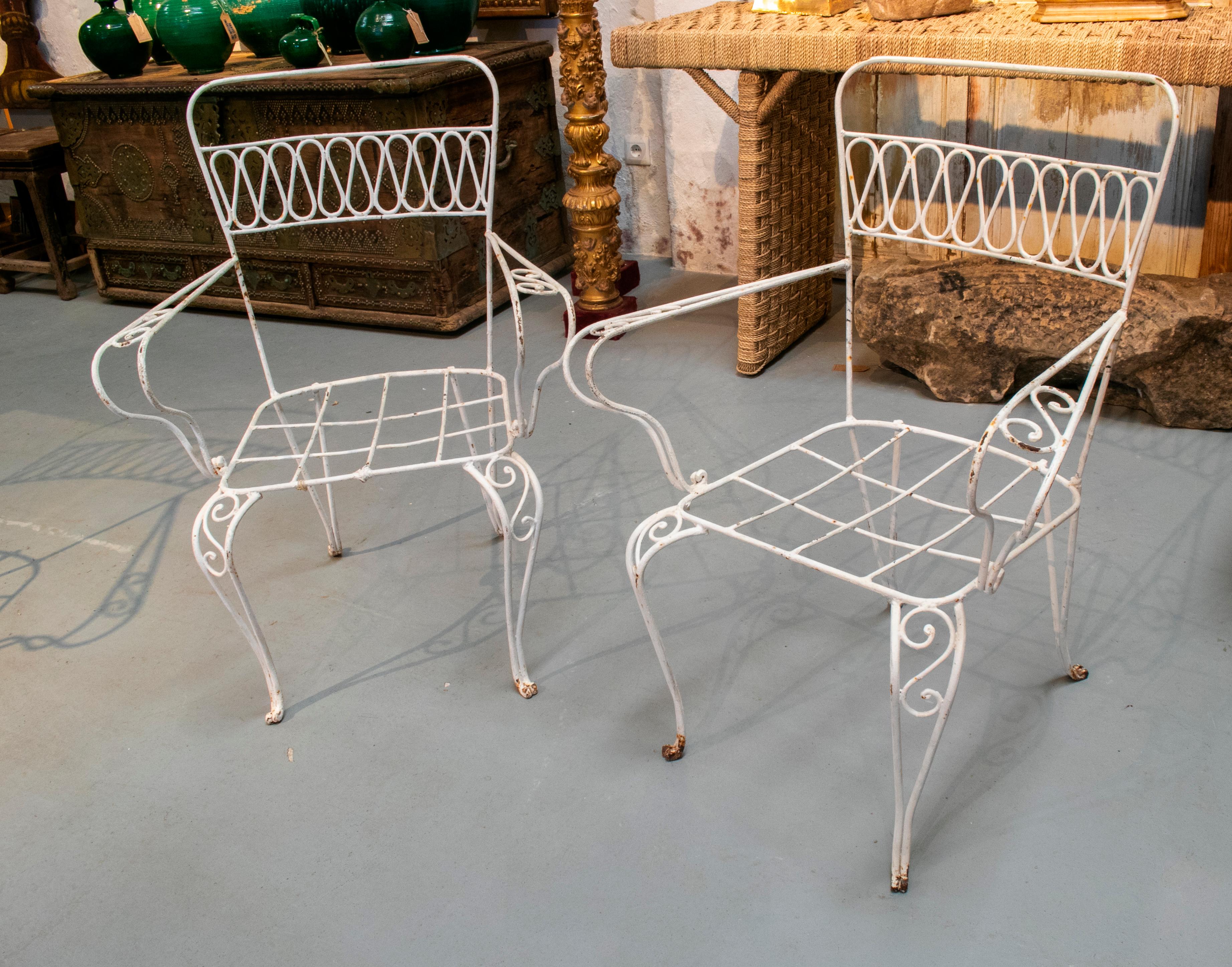 1970s Set of Four Spanish White Painted Iron Garden Chairs In Good Condition In Marbella, ES