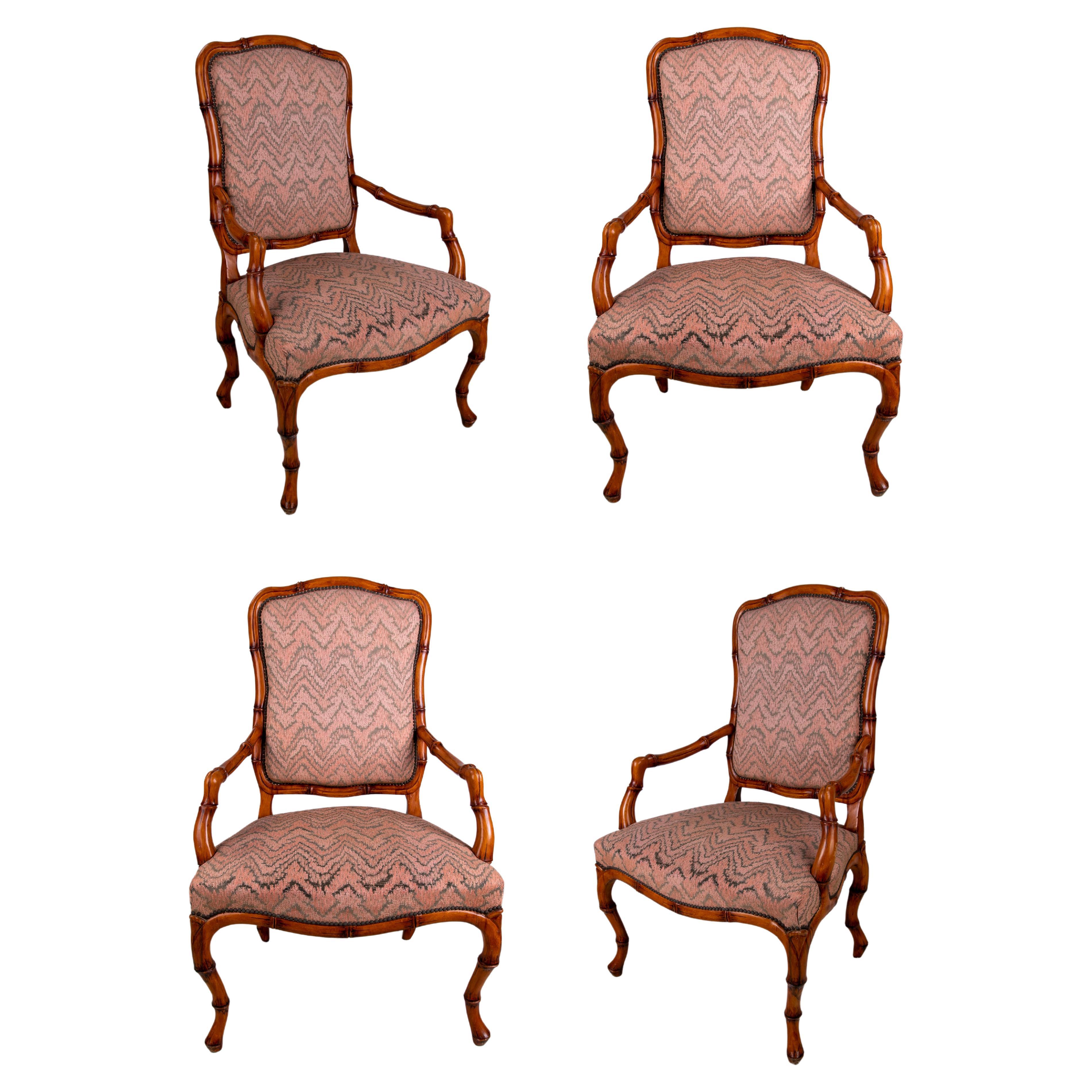 Ensemble de quatre fauteuils d'imitation en bois et bambou des années 1970