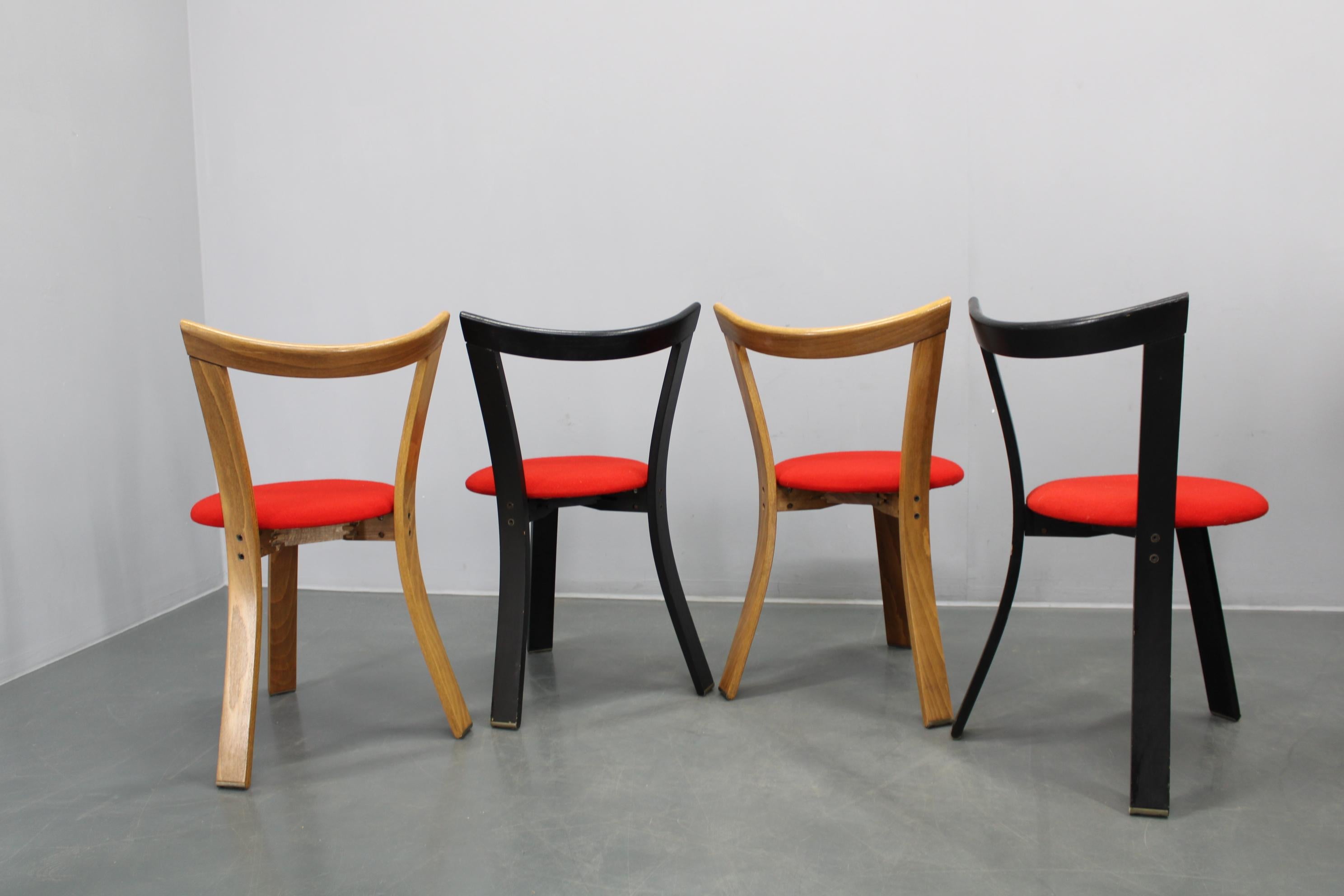 1970er Set aus vier Holzstühlen im Angebot 5