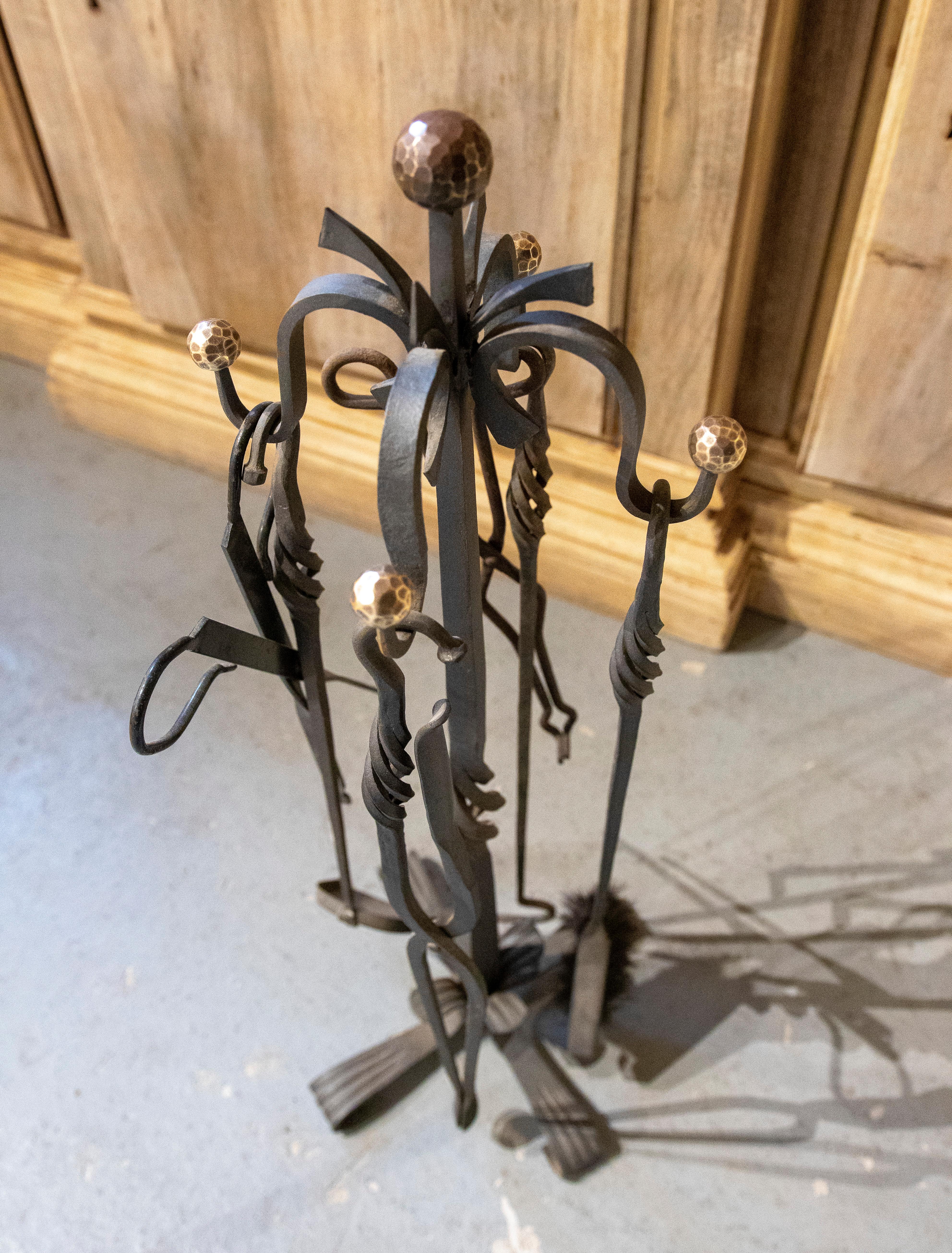 1970s Set of Iron Fireplace Utensils and Bronze Decorations  For Sale 5