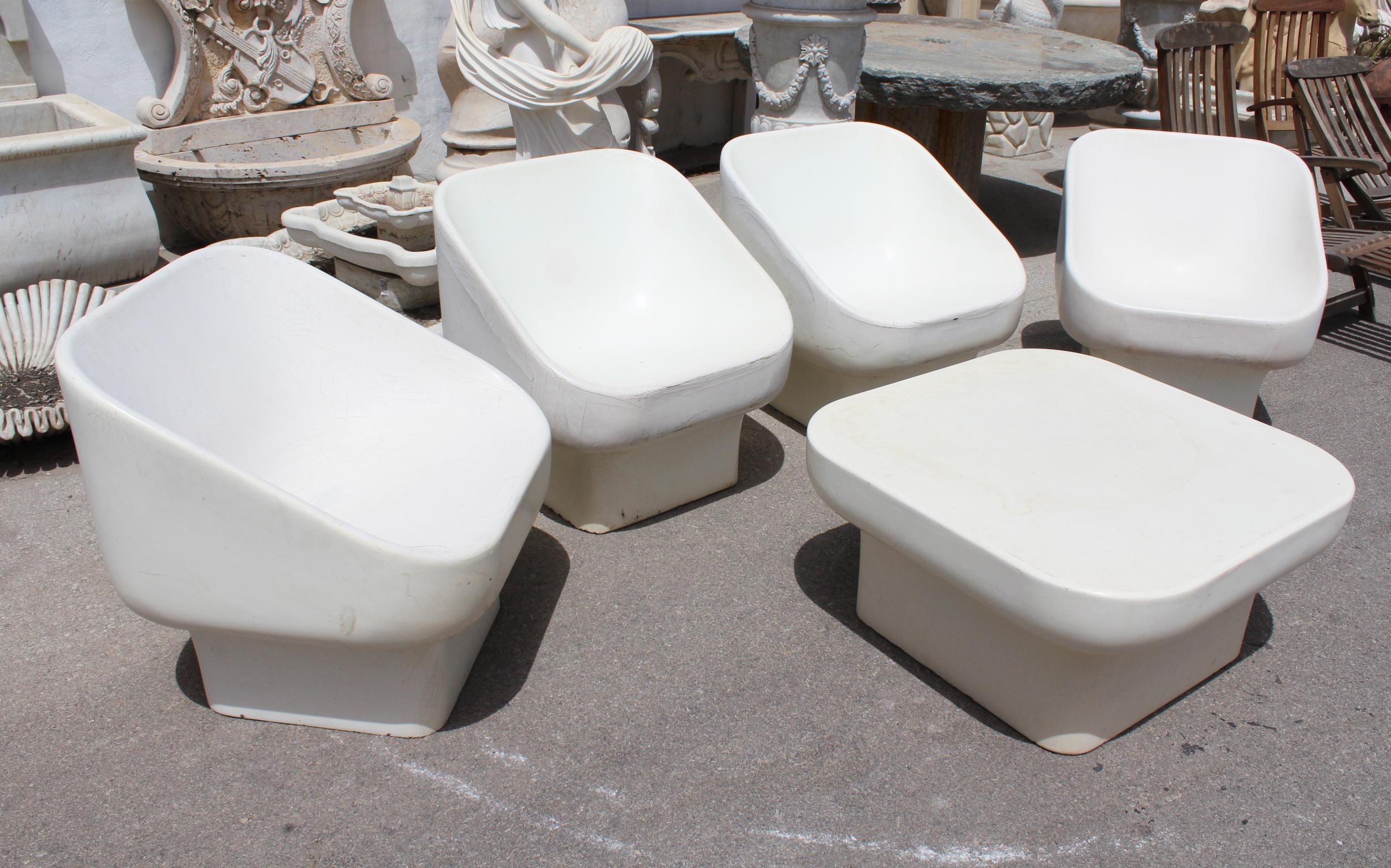1970s Set of Italian Fibreglass Chairs and Table In Good Condition In Marbella, ES