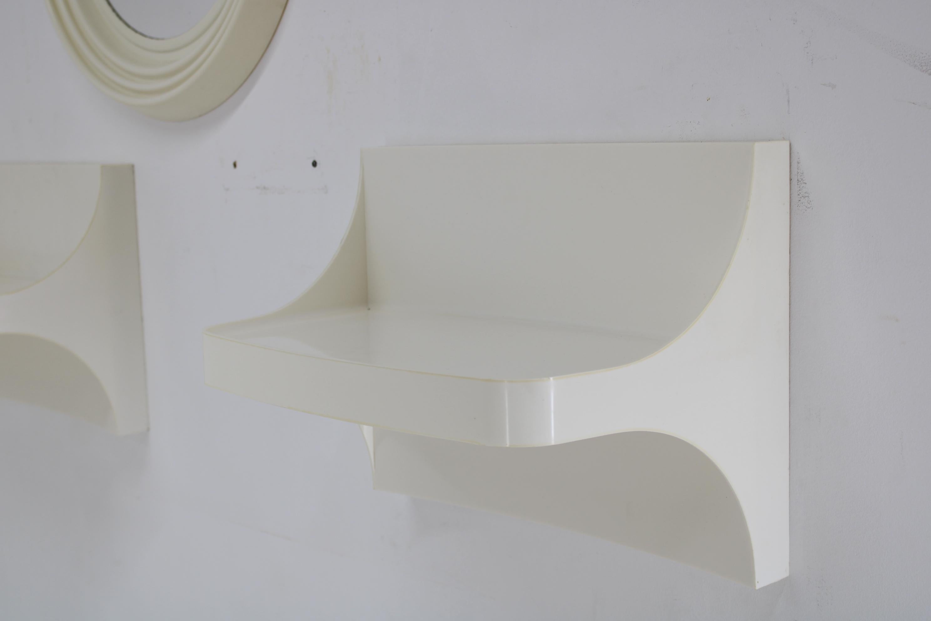 1970s Set of Round Mirror and Two Shelves, Czechoslovakia In Good Condition For Sale In Praha, CZ