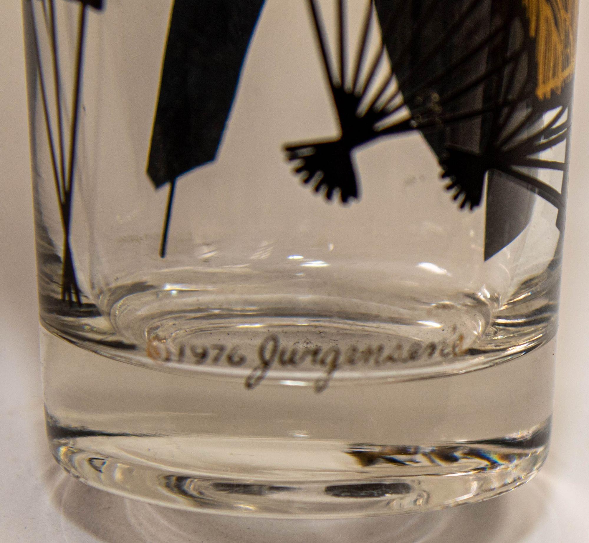 20ième siècle Ensemble de six verres longs noirs et or « Jules Jurgensen's in Cart » des années 1970 en vente