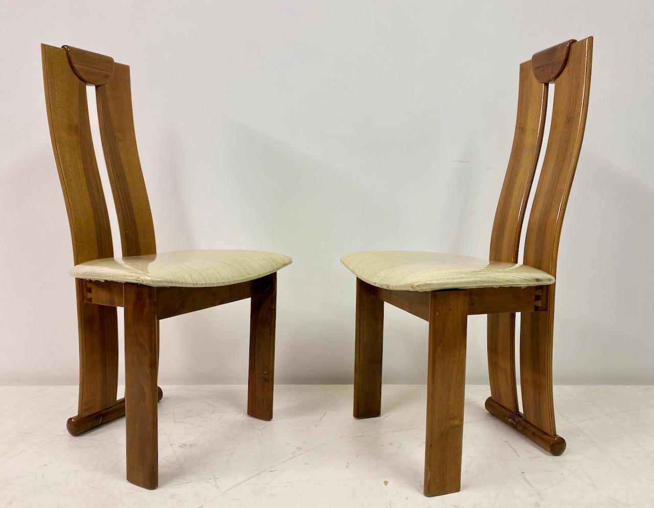 1970s Set of Six Italian Dining Chairs in the Style of Afra and Tobia Scarpa For Sale 4