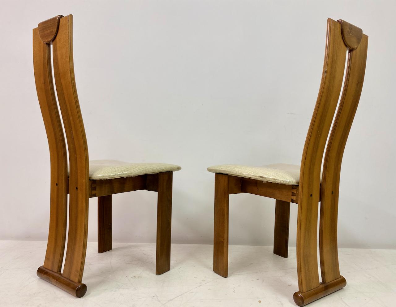1970s Set of Six Italian Dining Chairs in the Style of Afra and Tobia Scarpa For Sale 5