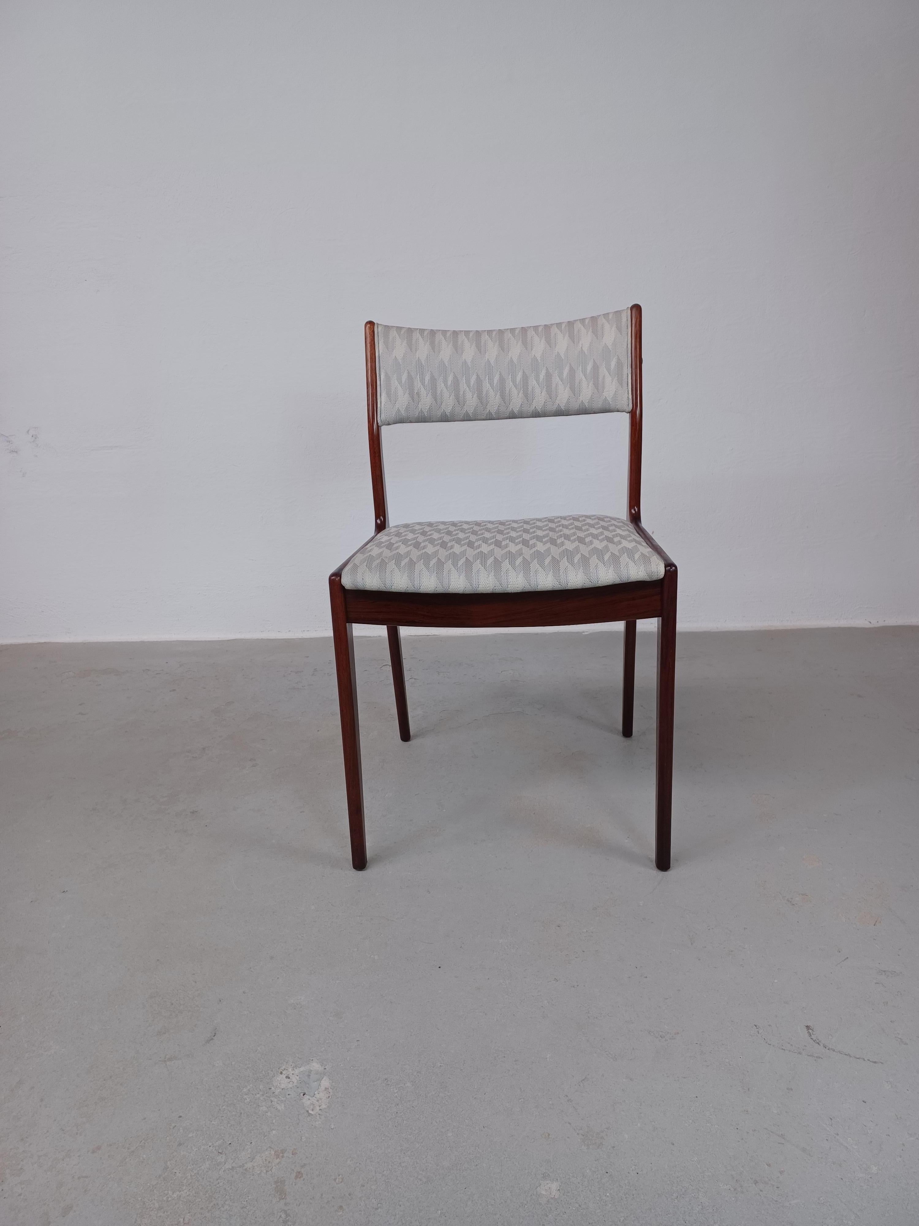 1970's set of six Johannes Andersen rosewood dining chairs by Ørum Møbelfabrik

The chairs with their simple yet light and elegant Johannes Andersen design are in good vintage condition and frames have been checked by cabinetmaker to make sure that