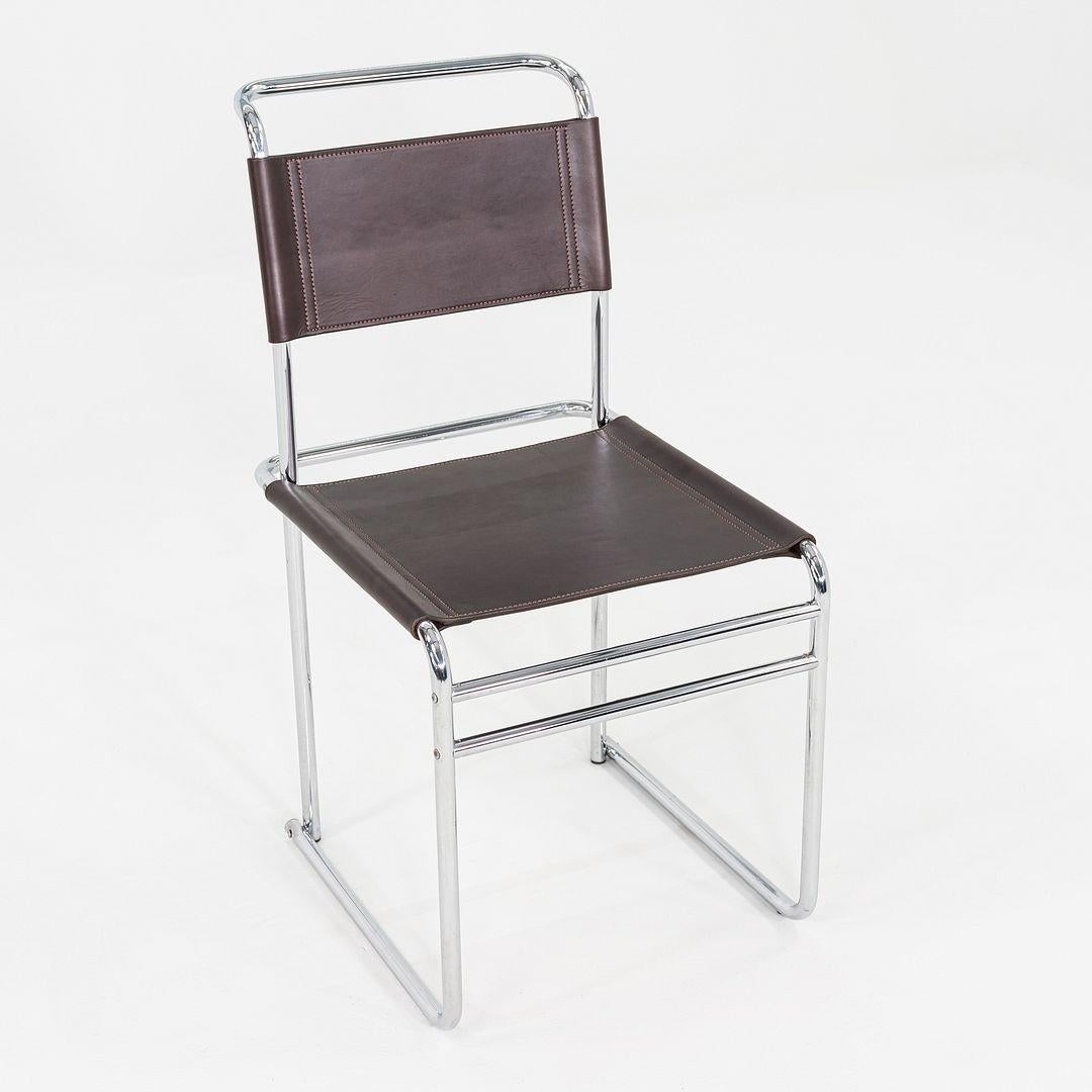 Il s'agit d'un ensemble de six chaises d'appoint B5 (ou B40), conçues à l'origine par Marcel Breuer en 1926. Cet exemplaire a été produit dans les années 1970, probablement par Tecta. La chaise est dotée d'une structure tubulaire en acier chromé et