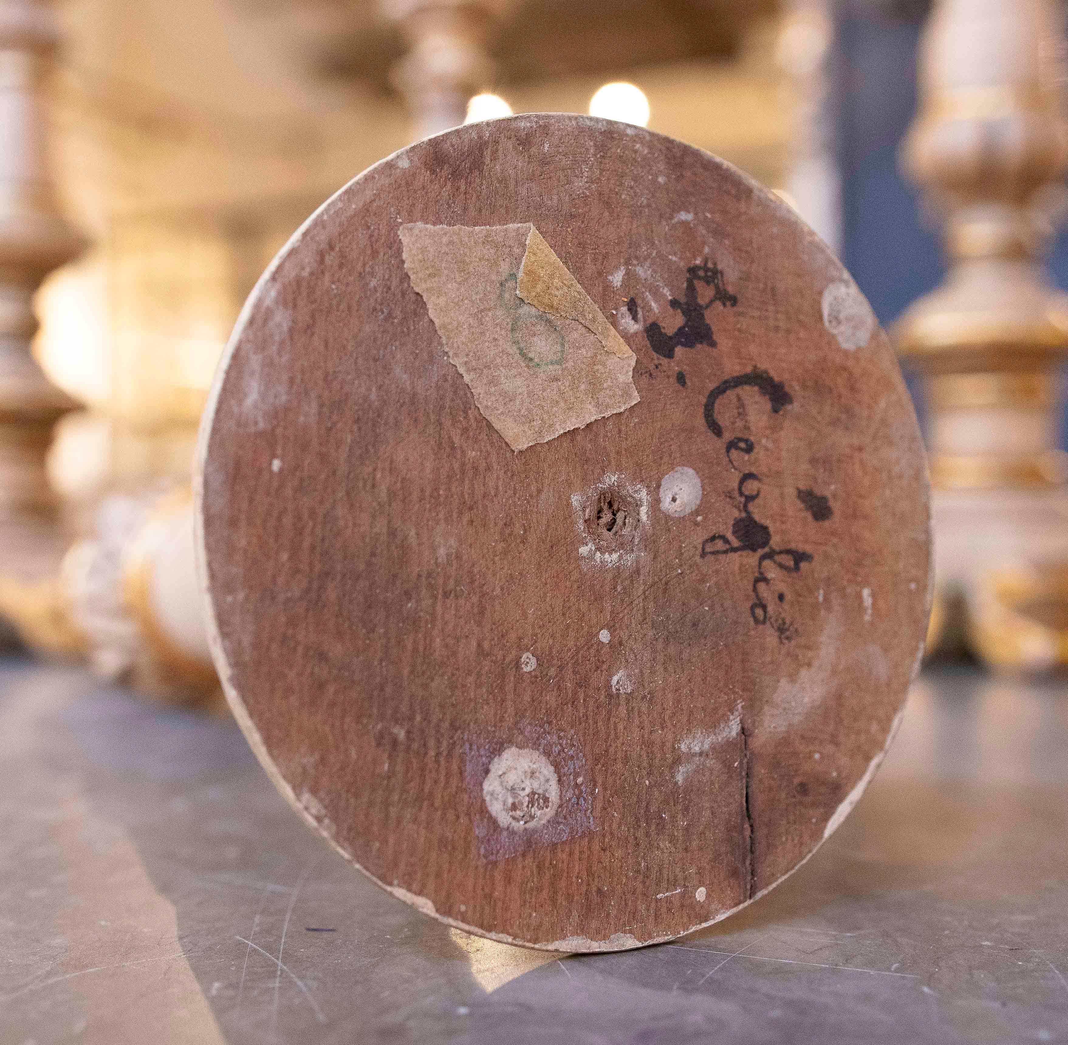 Set di sei candelieri in legno policromi degli anni '70 in vendita 5