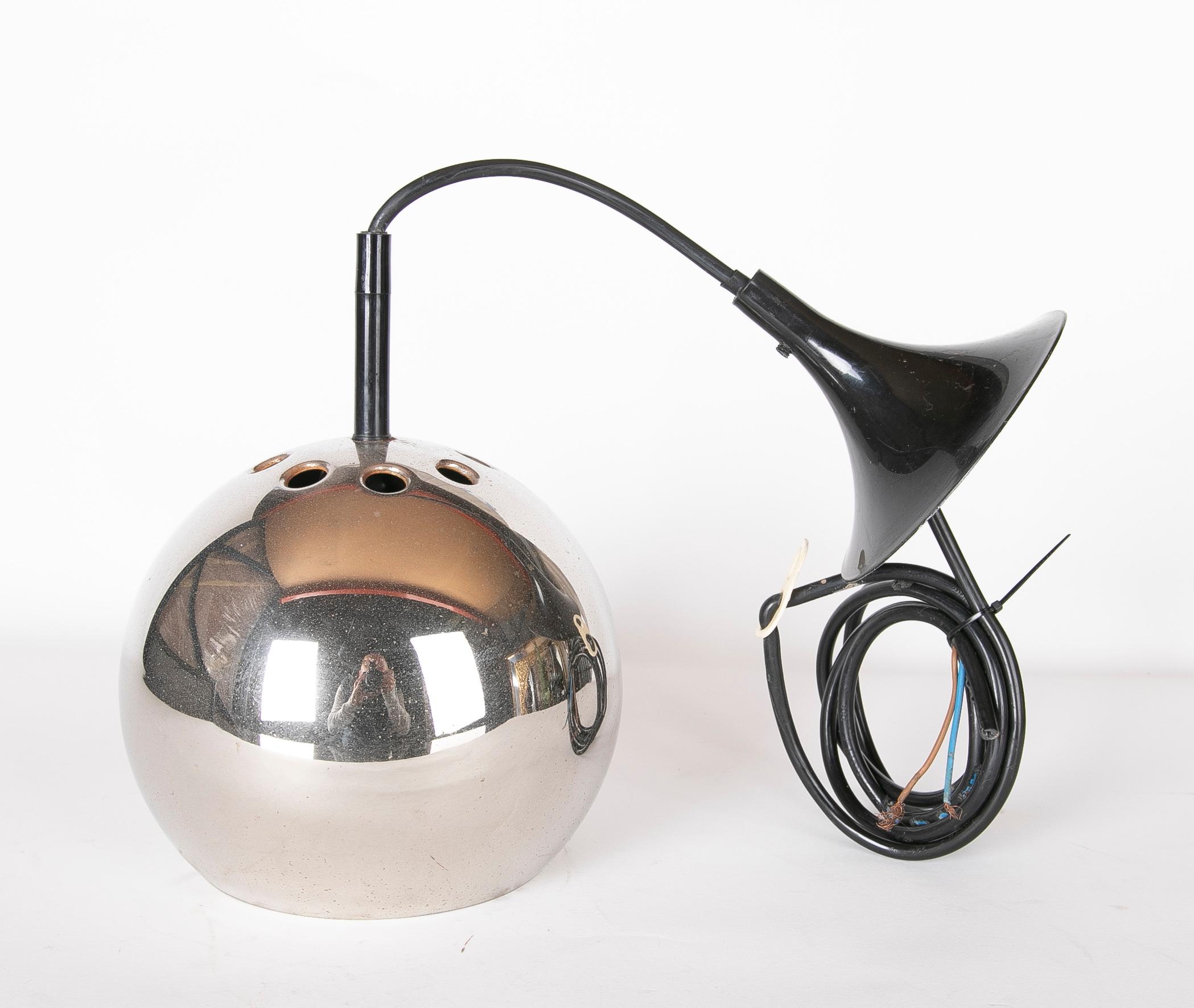 Set di tre lampade in acciaio cromato degli anni '70 in vendita 5
