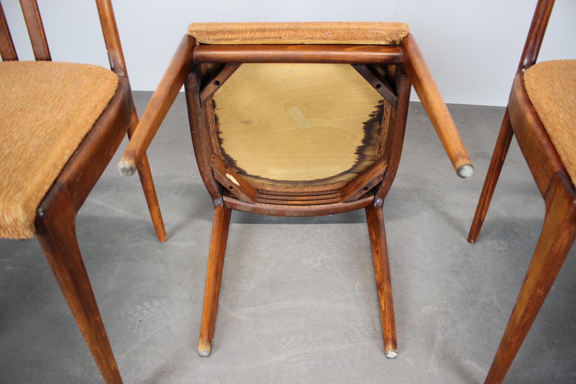 1970er Set aus drei Esszimmerstühlen von Drevotvar, Tschechoslowakei (Stoff) im Angebot