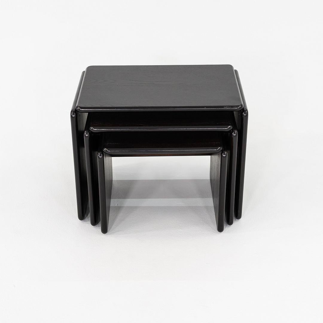 1970s Set of Three Italian Modern Ebonized Wood Nesting Tables (Ensemble de trois tables gigognes en bois ébonisé) en vente 4