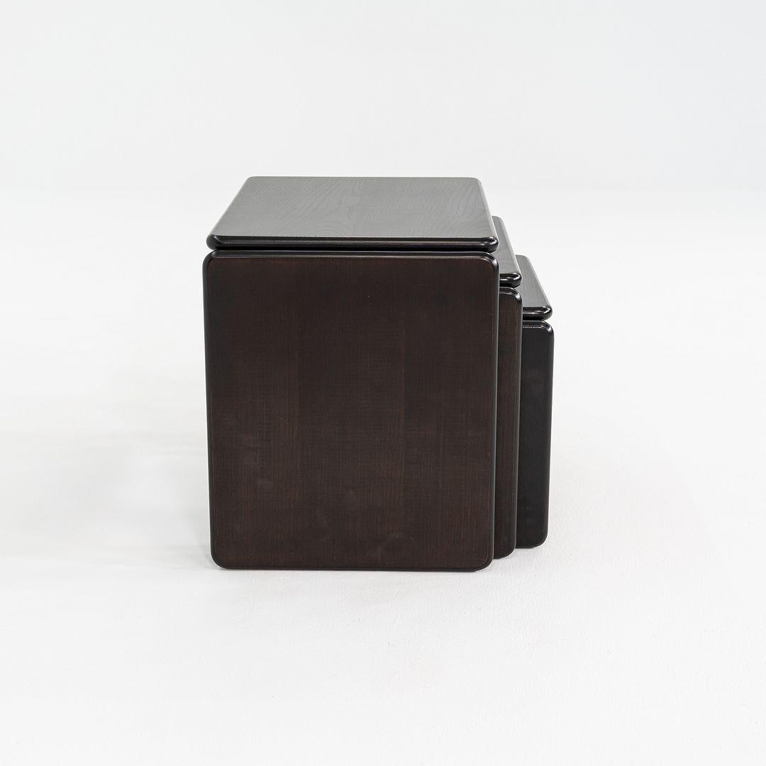 1970s Set of Three Italian Modern Ebonized Wood Nesting Tables (Ensemble de trois tables gigognes en bois ébonisé) en vente 2