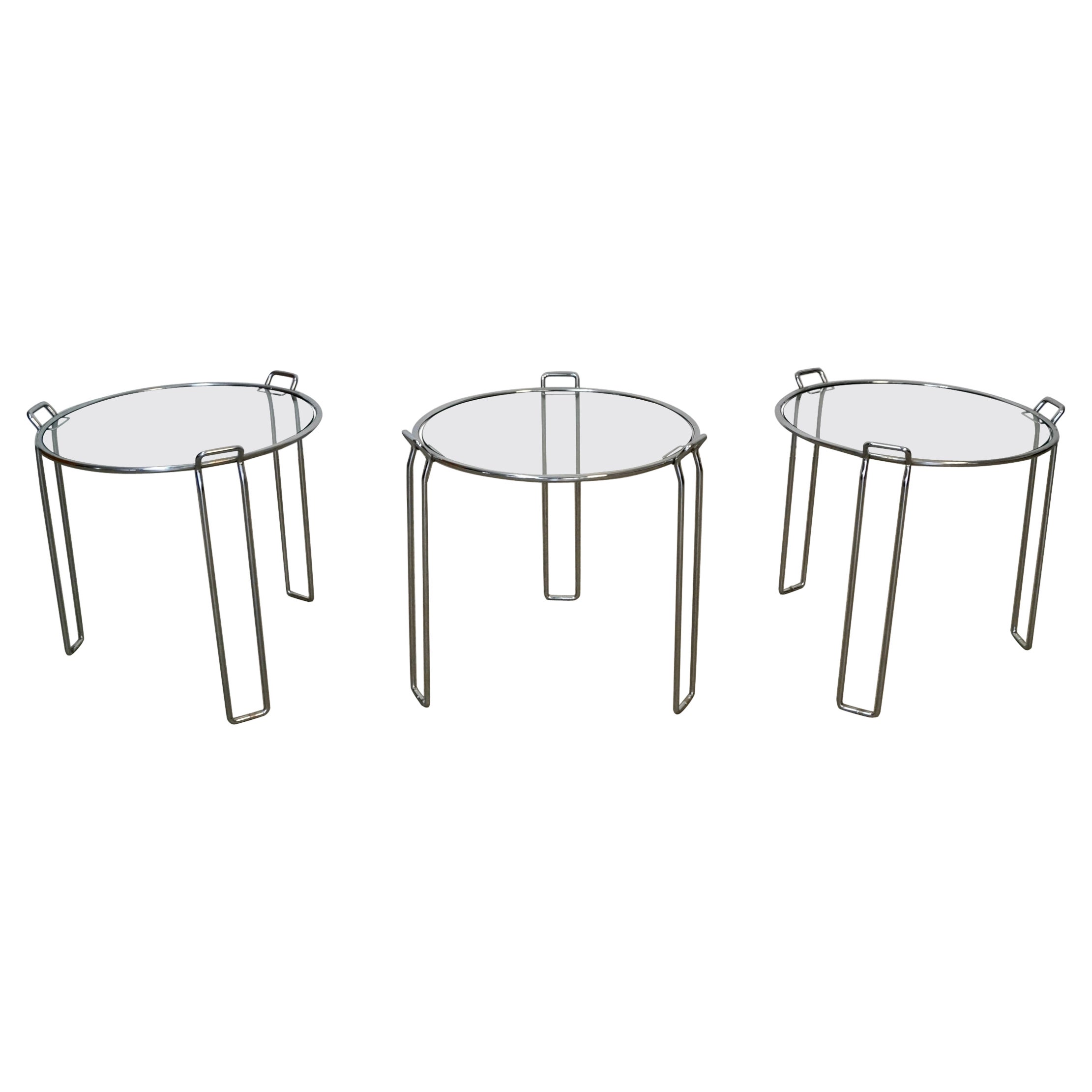 Set di tre tavolini nidificanti in cromo della metà del secolo scorso del 1970