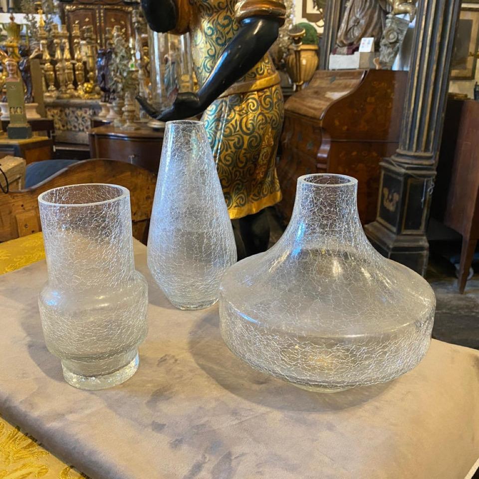 1970s Set of Three Mid-Century Modern Italian Crackle Glass Vases For Sale 6