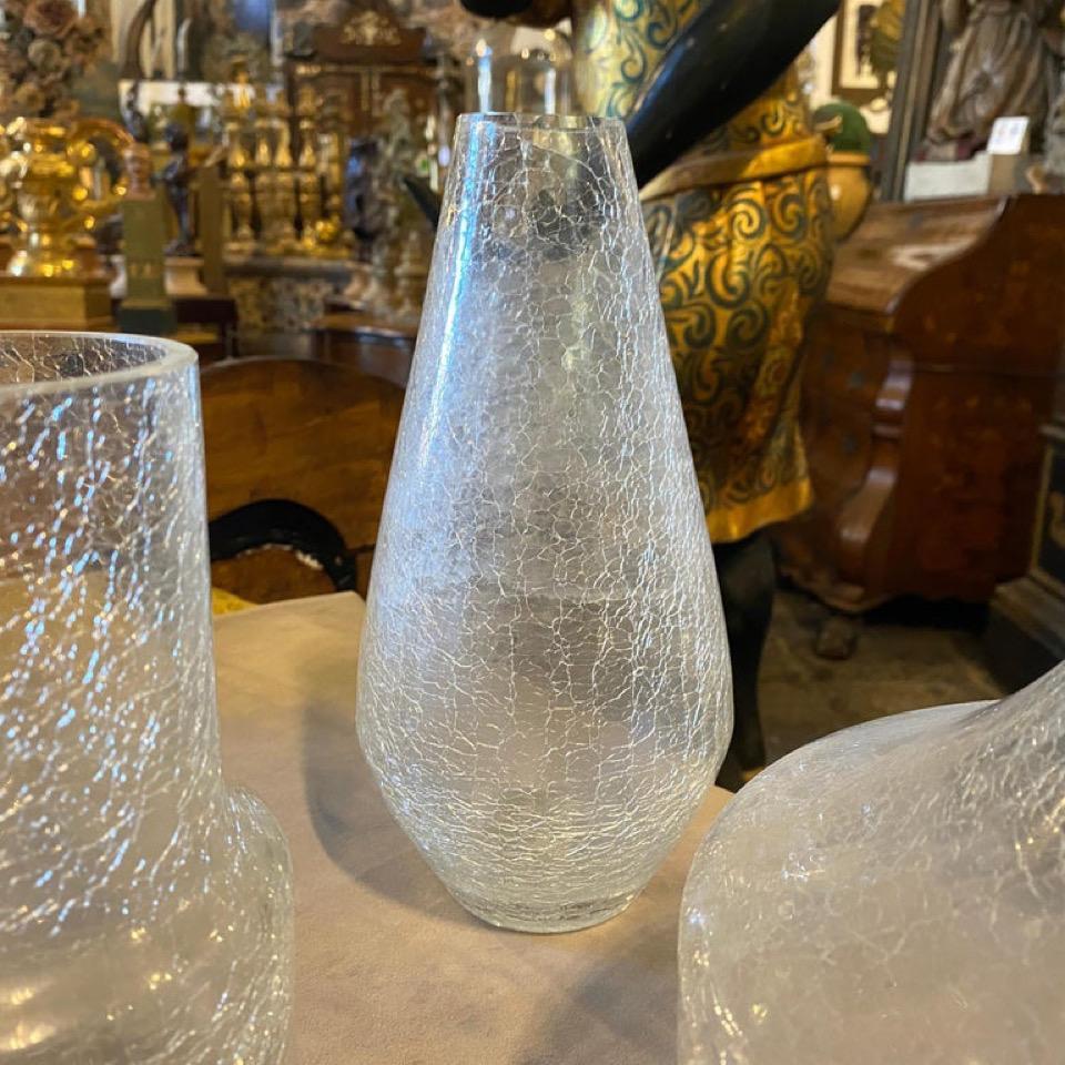 1970s Set of Three Mid-Century Modern Italian Crackle Glass Vases In Good Condition For Sale In Catania, Sicilia