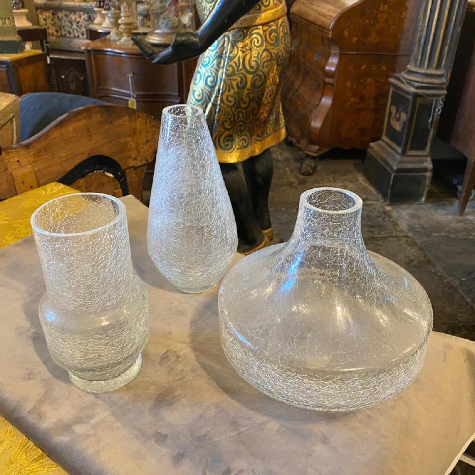 1970s Set of Three Mid-Century Modern Italian Crackle Glass Vases For Sale 2