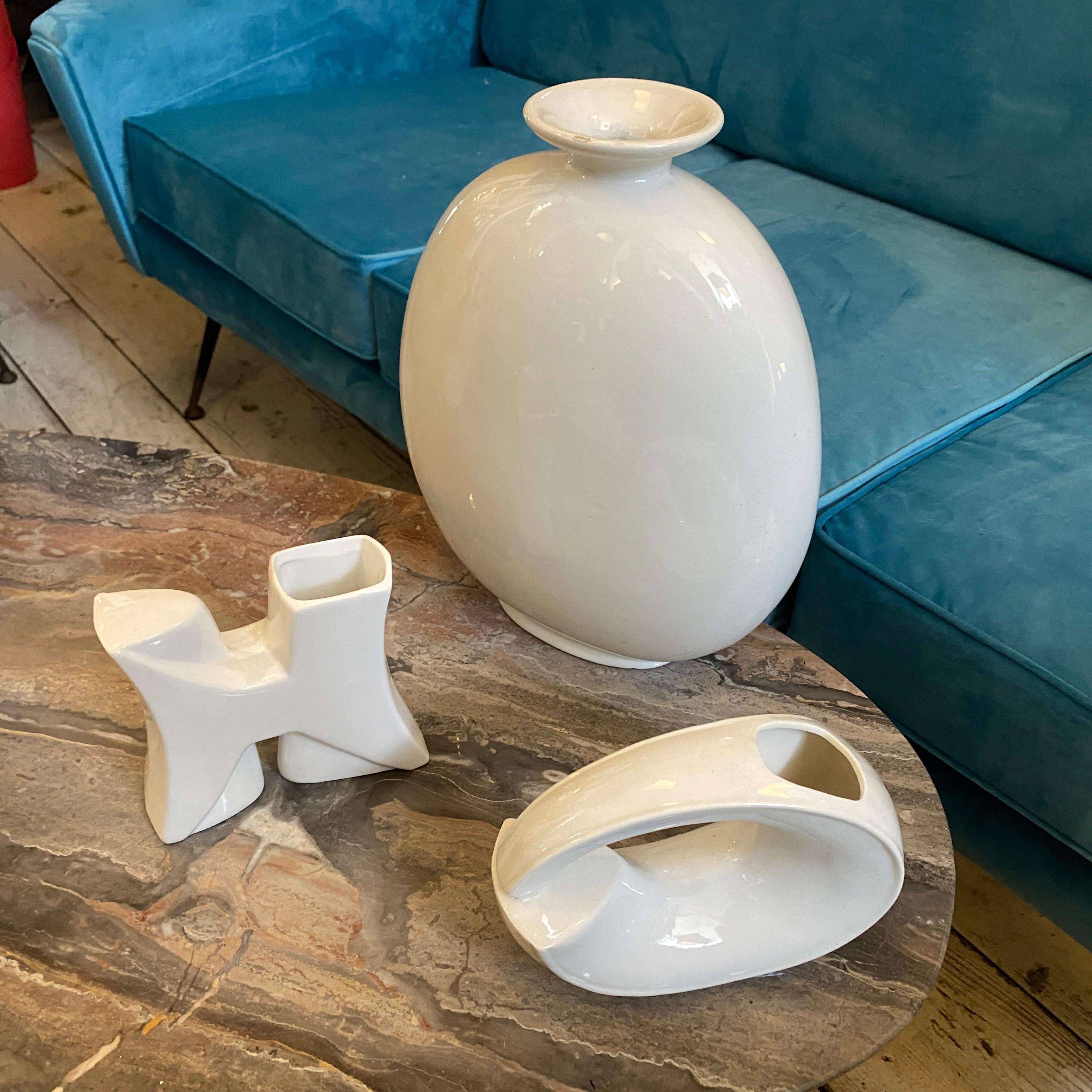 Three modernist white ceramic vases in perfect conditions. The vases have been made in Italy form different producers.
Dimensions of the two smallest vases, height cm 13, height cm 18.