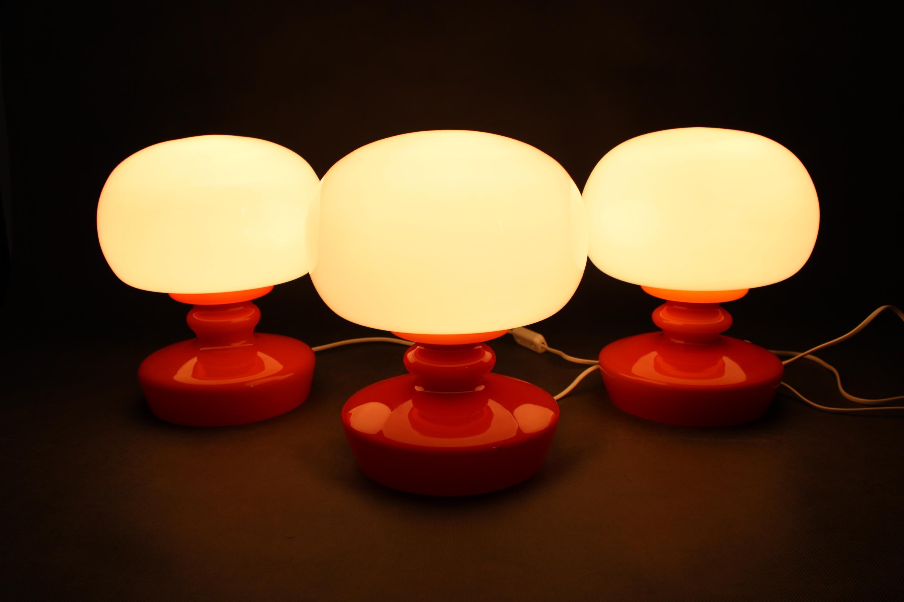 1970s Set of Three Stepan Tabery Opaline Glass Table Lamps, Czechoslovakia For Sale 5