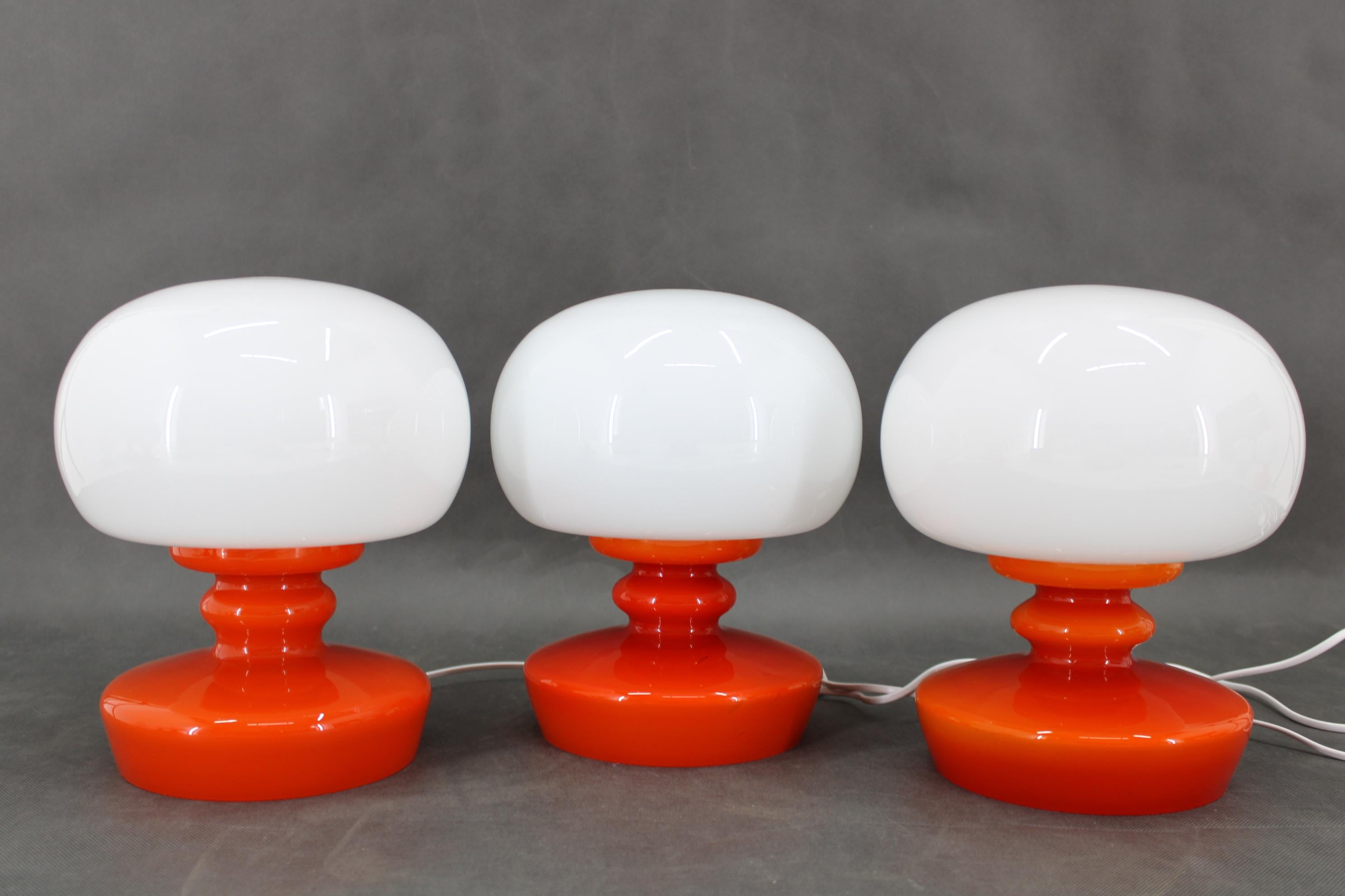 1970s Set of Three Stepan Tabery Opaline Glass Table Lamps, Czechoslovakia For Sale 7