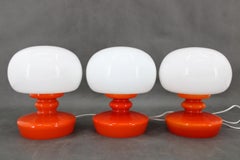 Ensemble de trois lampes de bureau Stepan Tabery en verre opalin des années 1970, Tchécoslovaquie