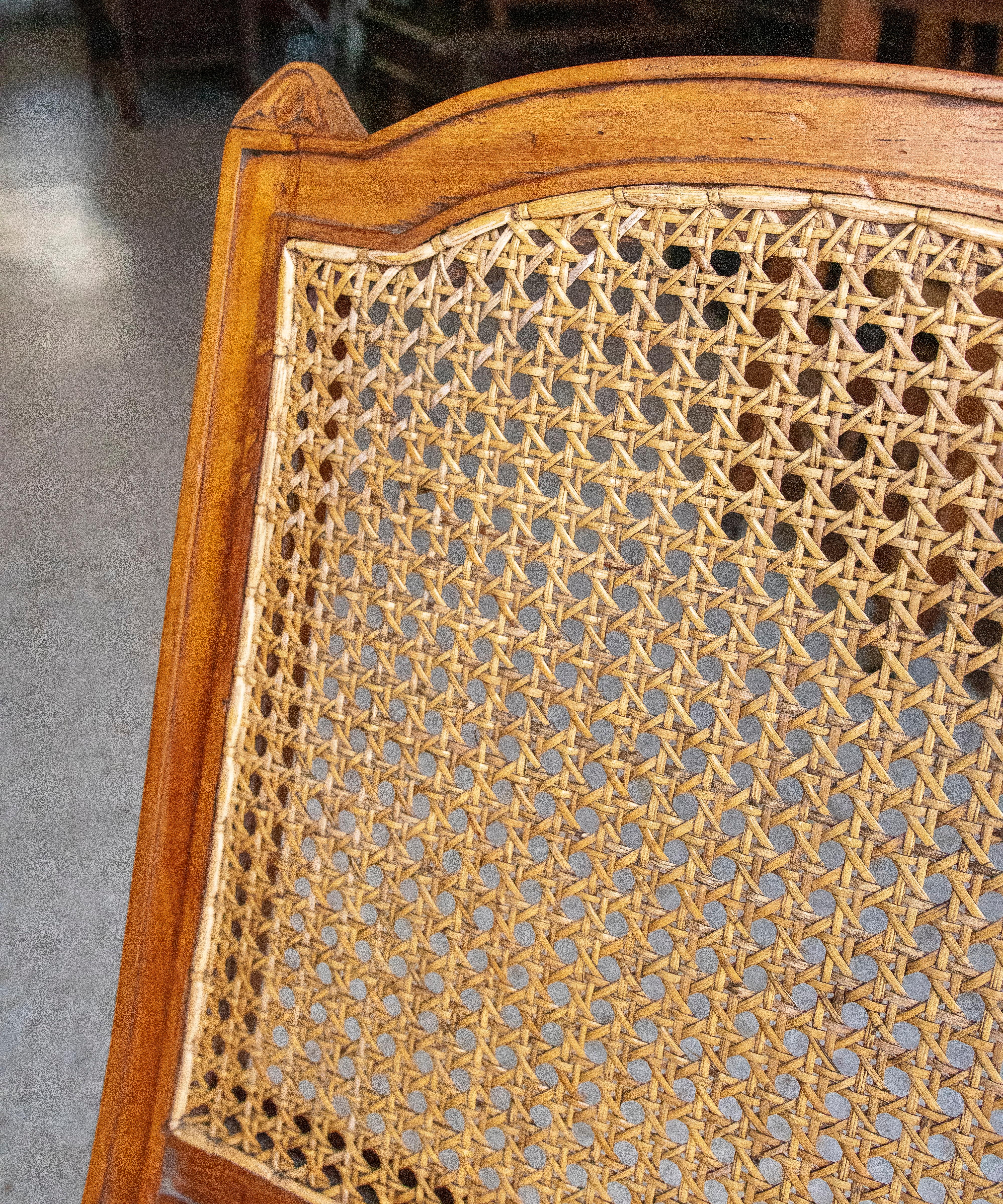 1970s Set of Three Wooden Folding Chairs with Backrest and Seat Mesh For Sale 4