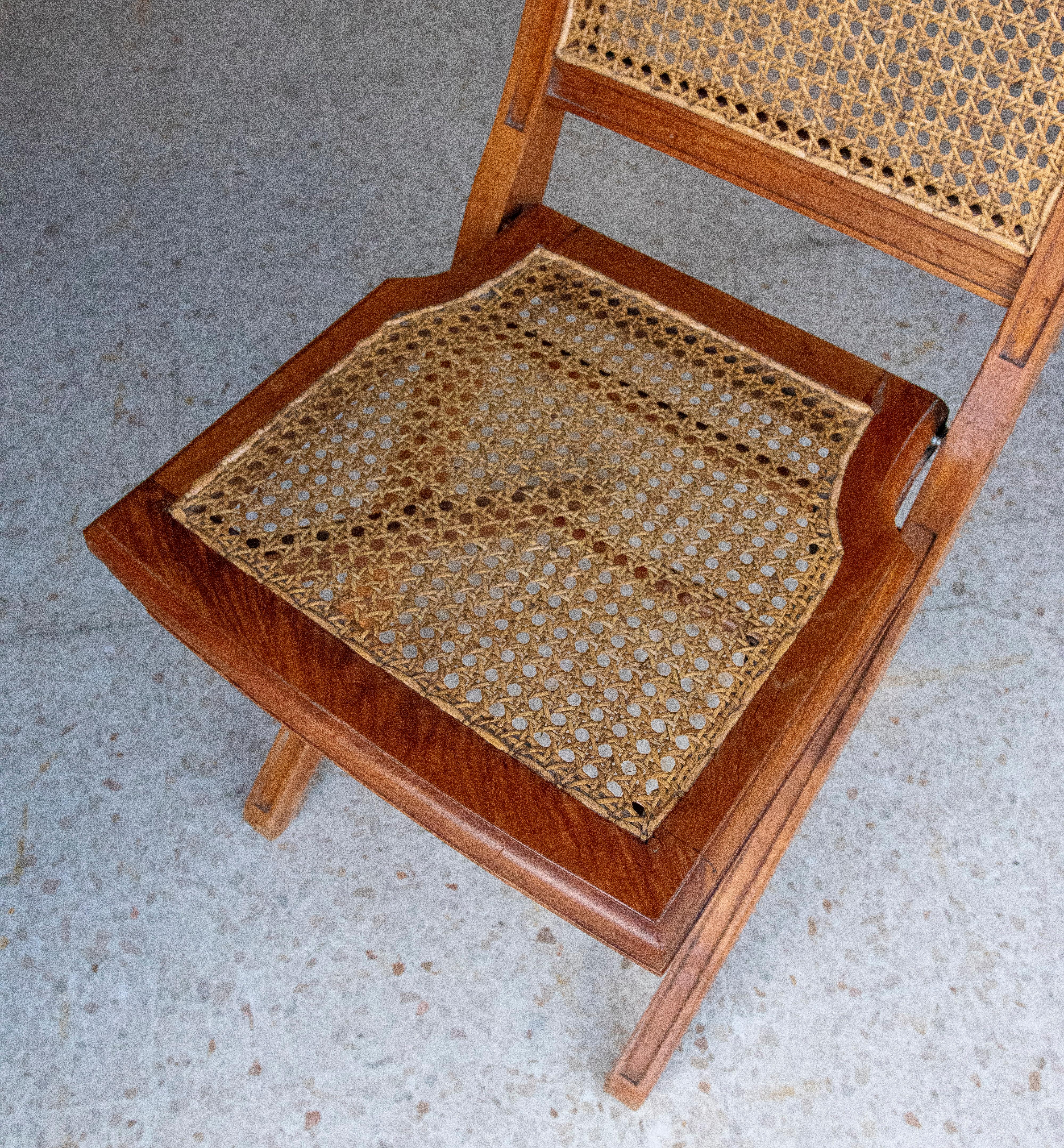Wicker 1970s Set of Three Wooden Folding Chairs with Backrest and Seat Mesh For Sale