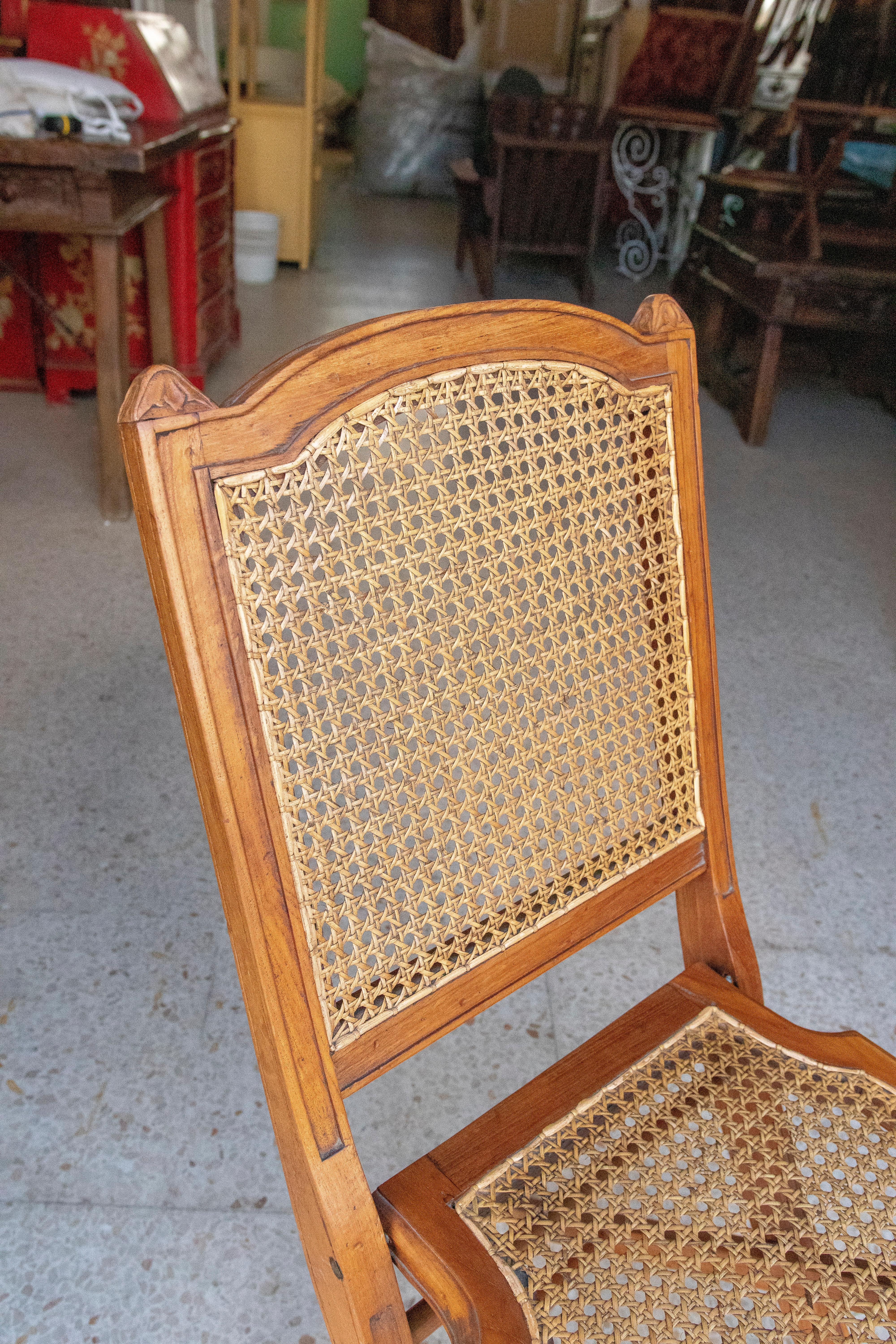 1970s Set of Three Wooden Folding Chairs with Backrest and Seat Mesh For Sale 1