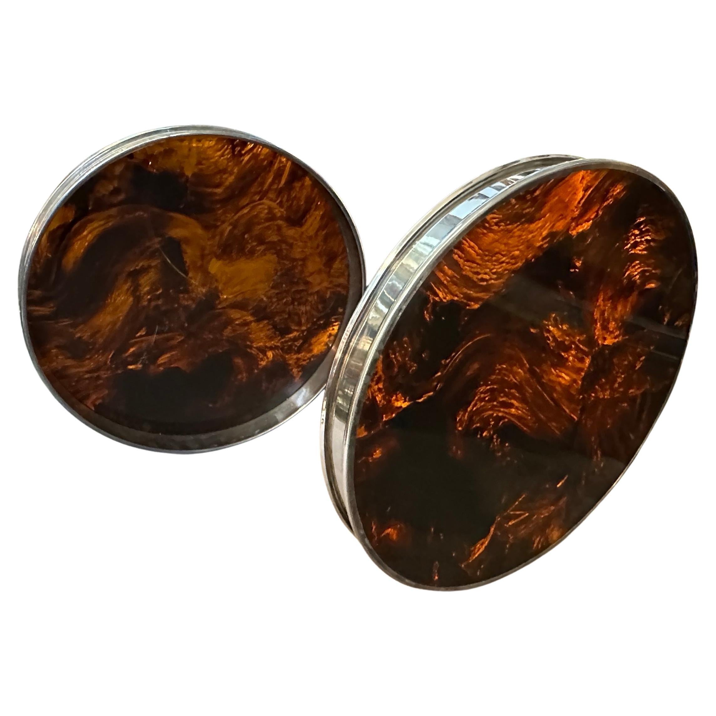 1970er Set aus zwei schildpattähnlichen Lucit- und silberplattierten Metall-Besteckschalen im Angebot
