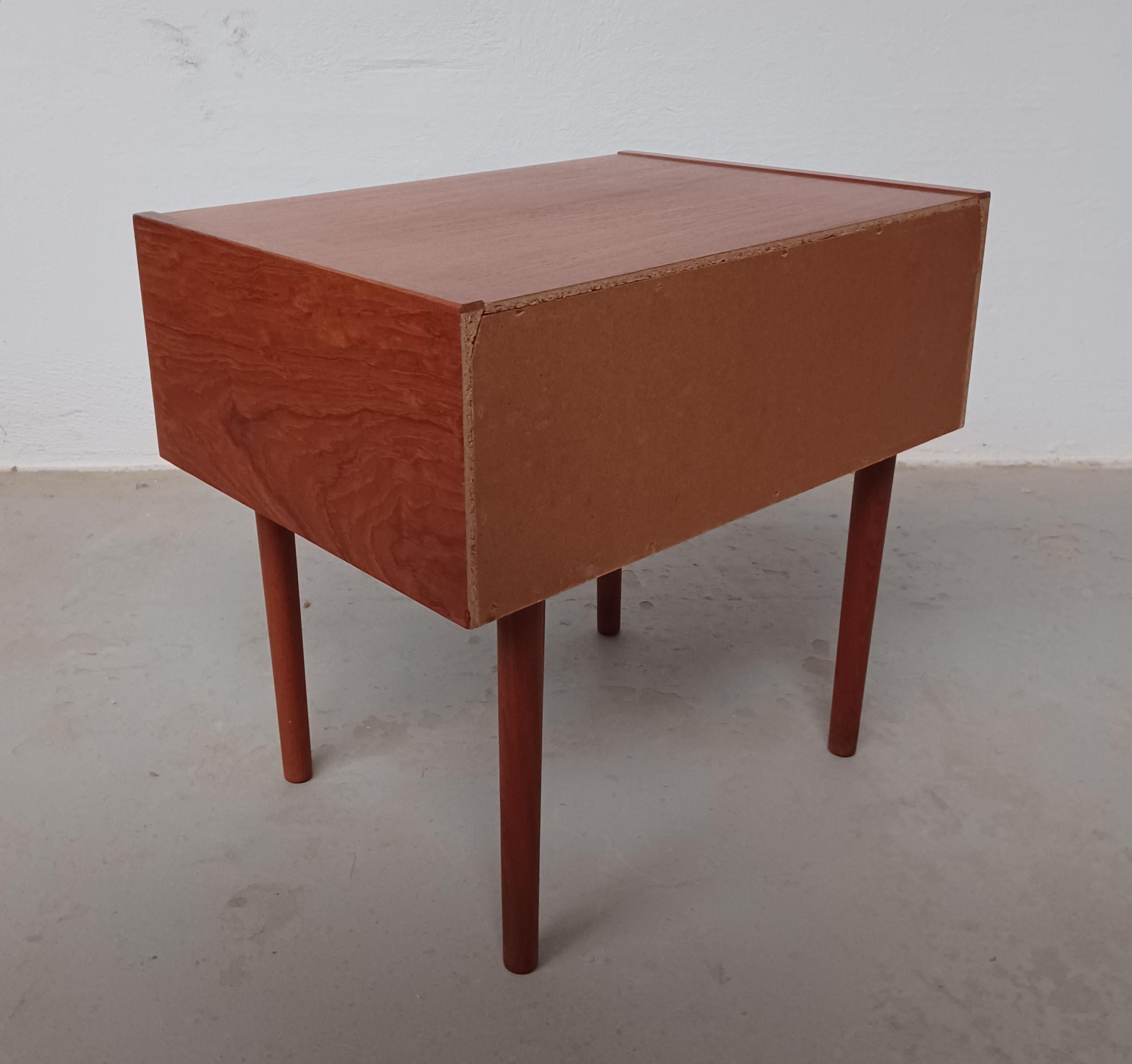 1970's set of Two Fully Restored Danish Teak Nightstands For Sale 1