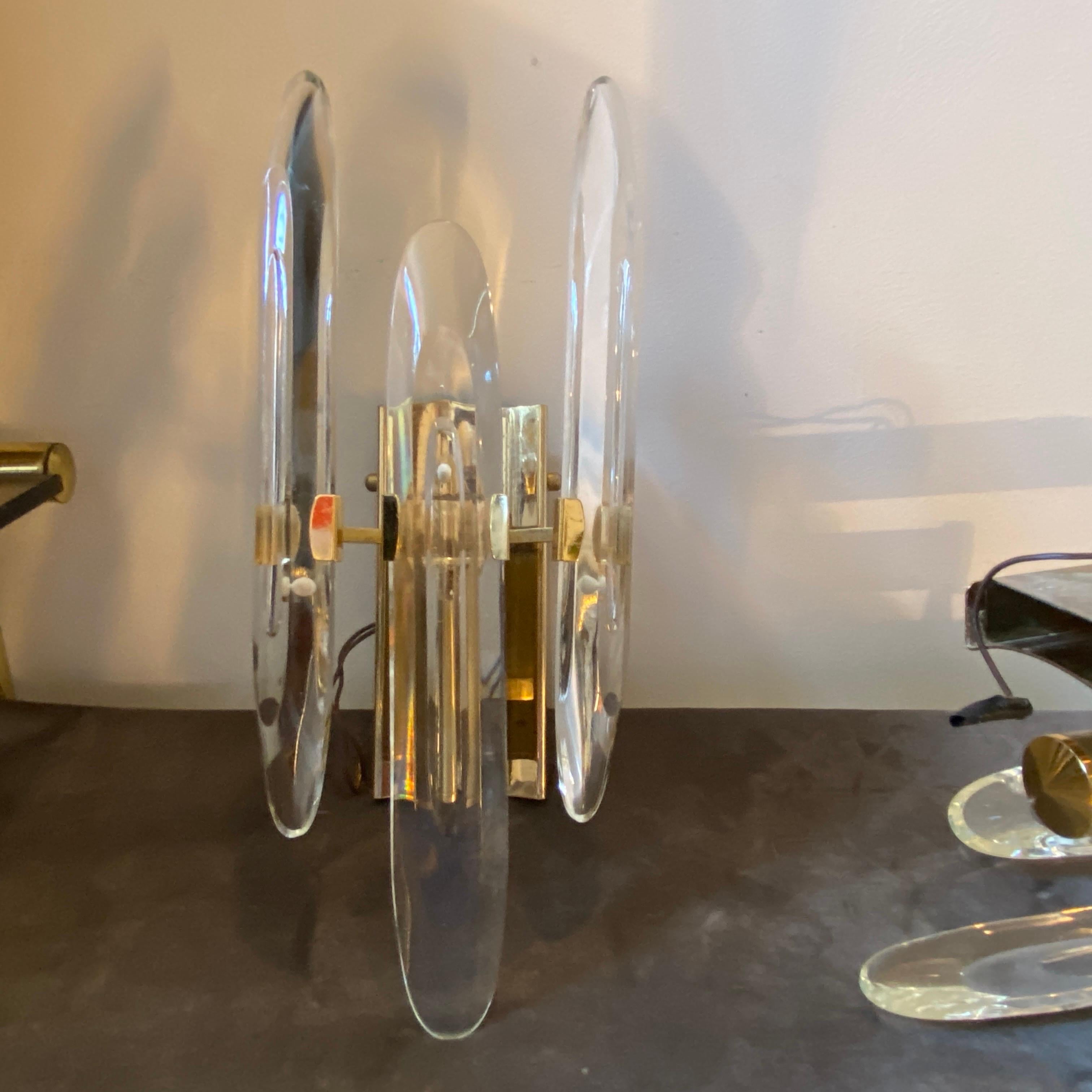 1970s Set of Two Iconic Glass and Brass Italian Wall Sconces by Gaetano Sciolari 4