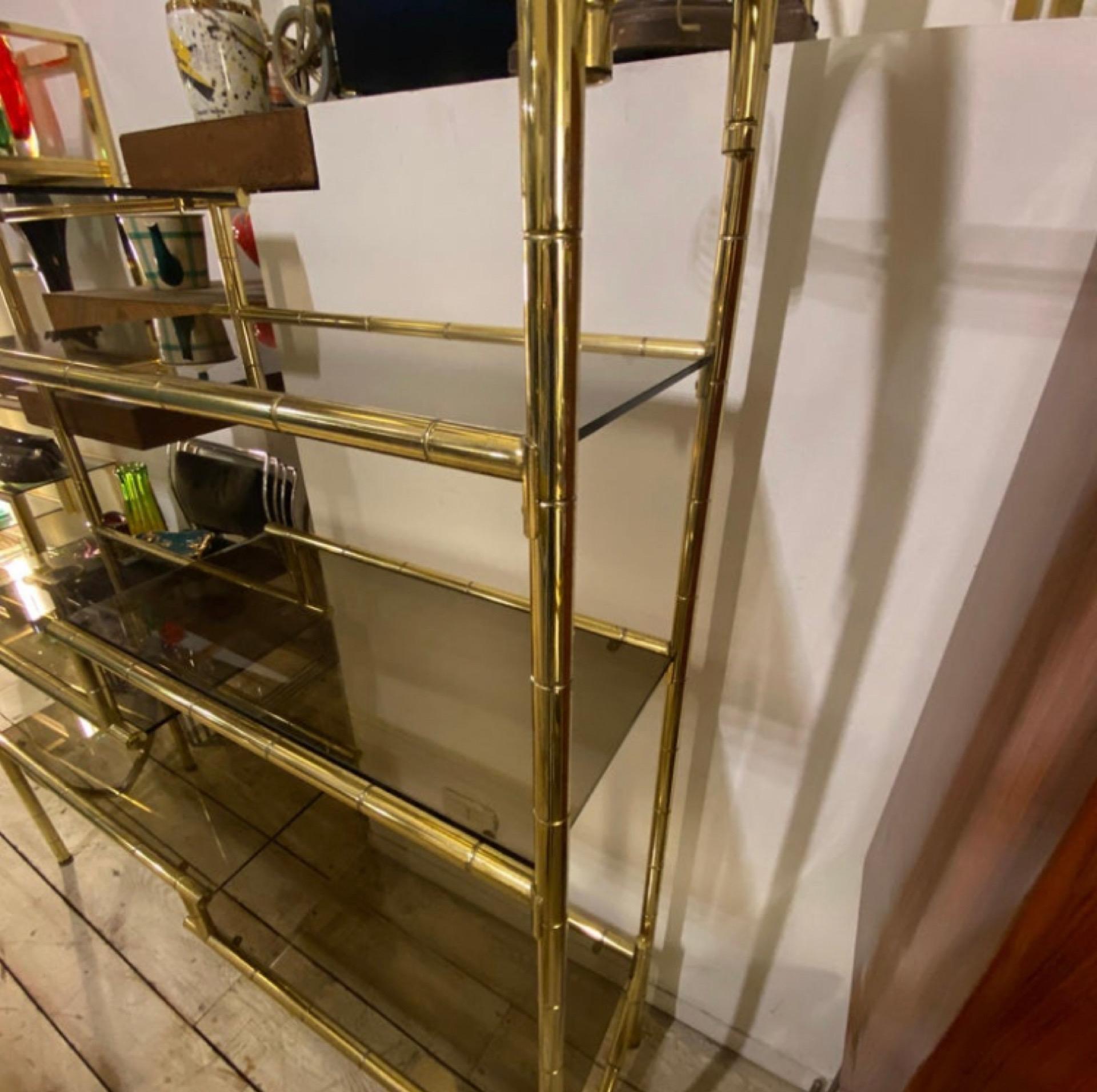 Two 70s Mid-Century Modern Brass and Smoked Glass Italian BookCases In Good Condition For Sale In Aci Castello, IT
