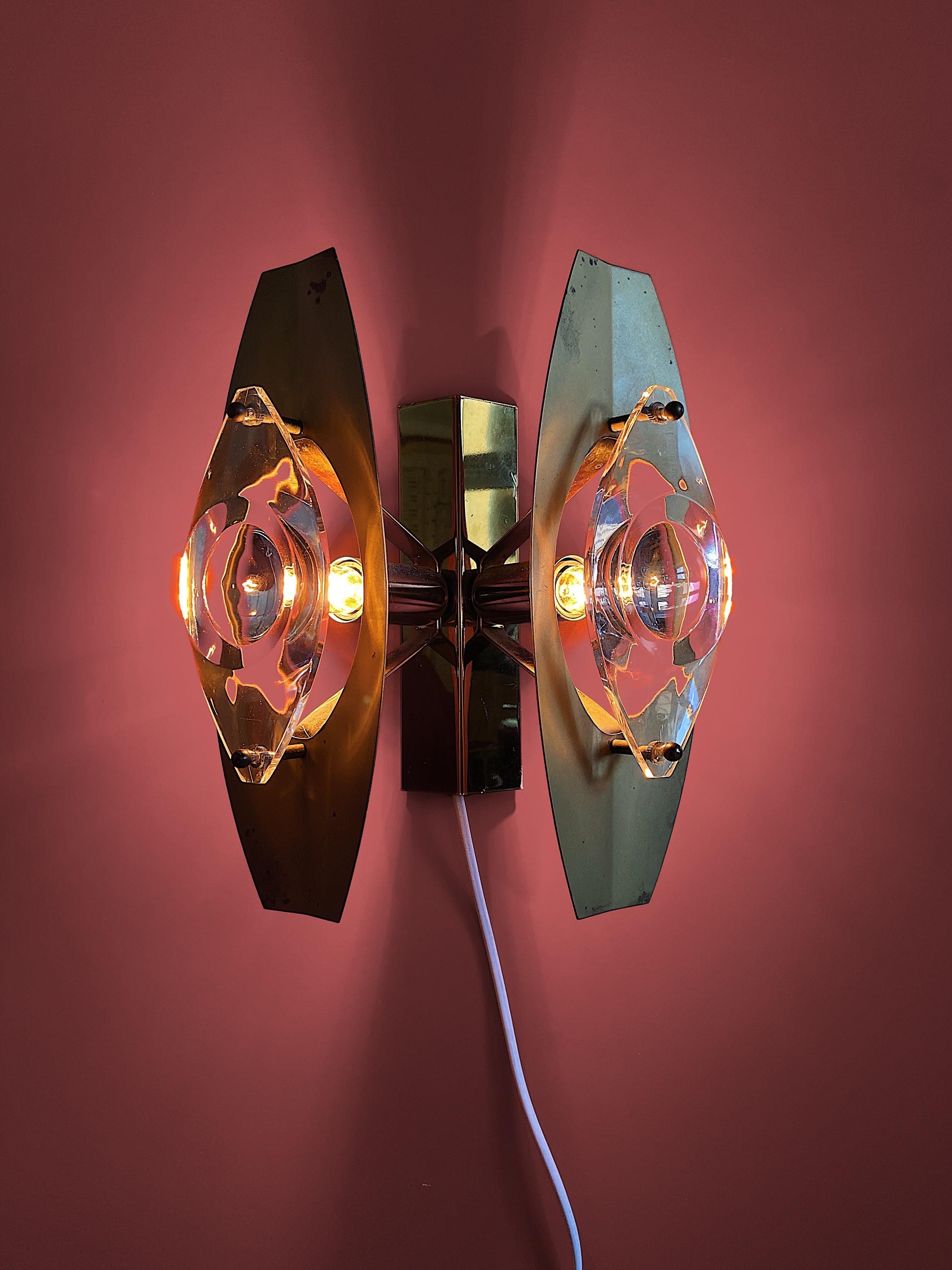 Mid-Century Modern 1970 - Ensemble de deux appliques murales Oscar Torlasco de l'ère spatiale en vente