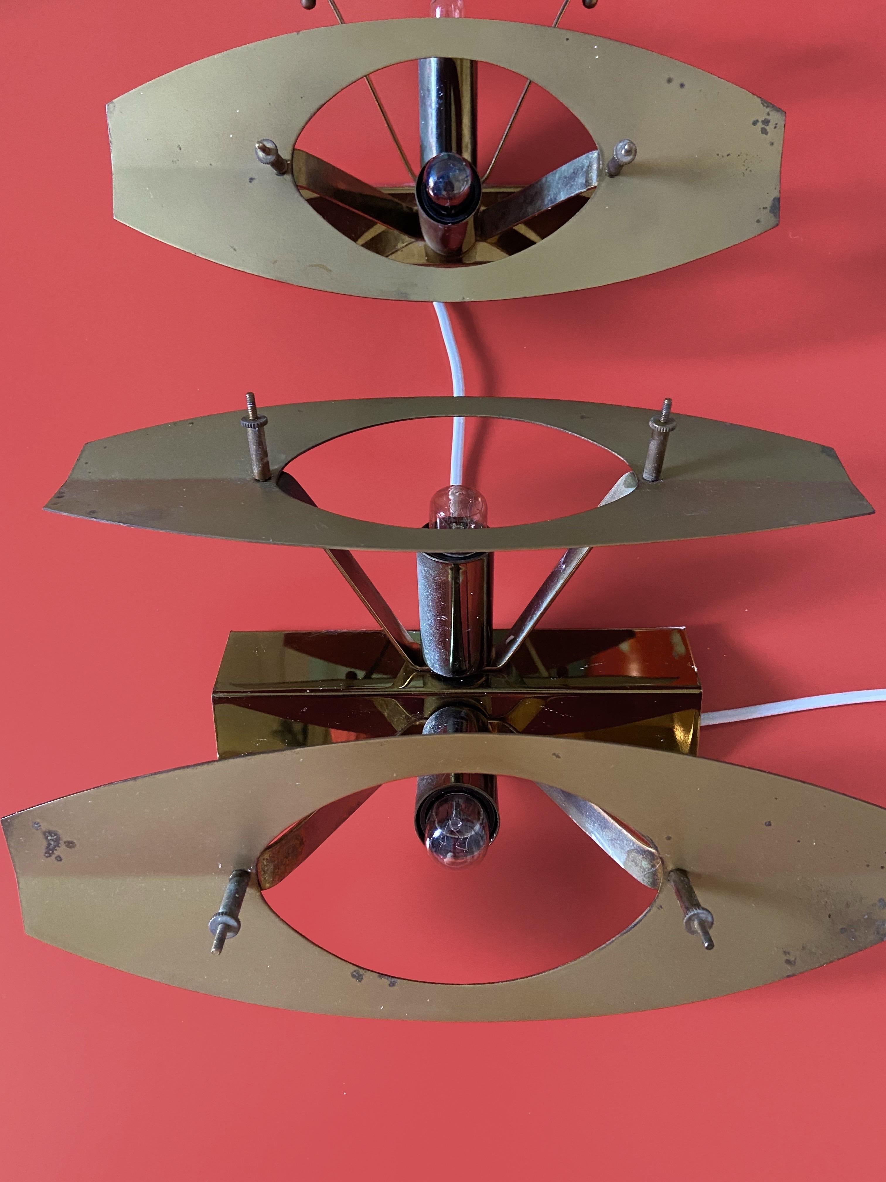 1970 - Ensemble de deux appliques murales Oscar Torlasco de l'ère spatiale en vente 1