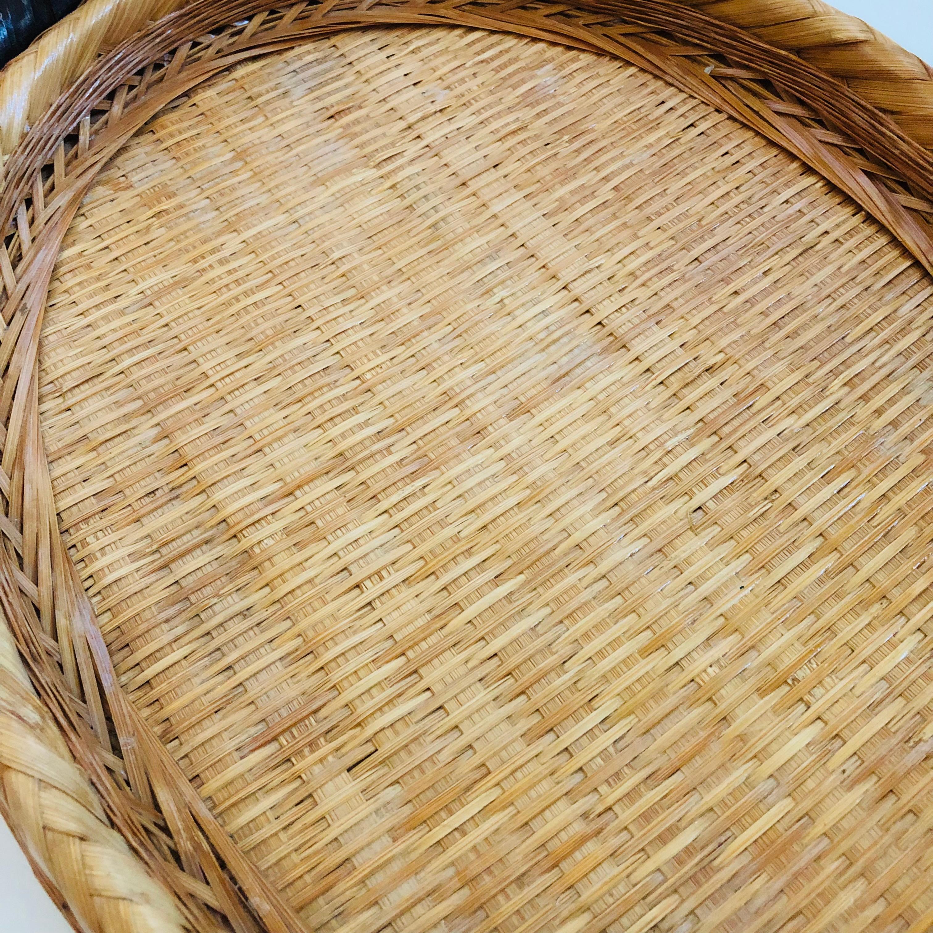 Vimini Vassoio per uccelli in vimini grande Shanghai Handicrafts del 1970 in vendita