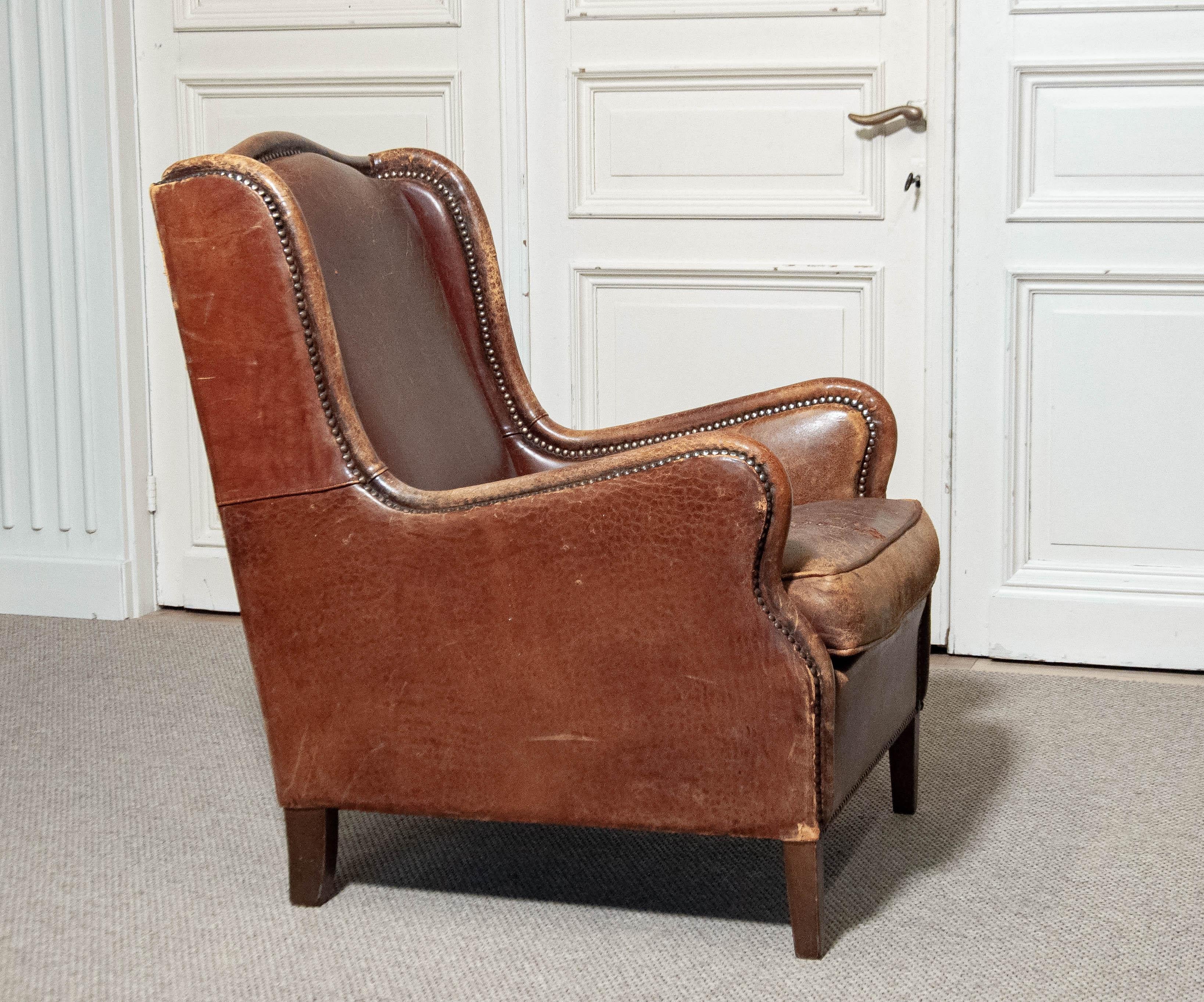 This 1970s wingback easy chair is a true statement piece, combining timeless design with exceptional comfort. Upholstered in rich sheepskin leather, the chair has developed a beautiful patina, adding to its character and charm.
Features:
-Authentic