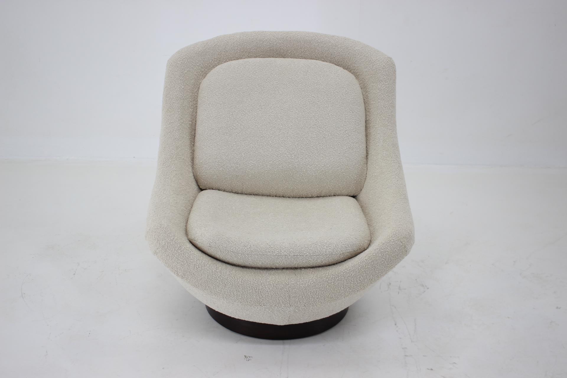 Veneer 1970s Shell Lounge Chair in Bouclé Upholstery