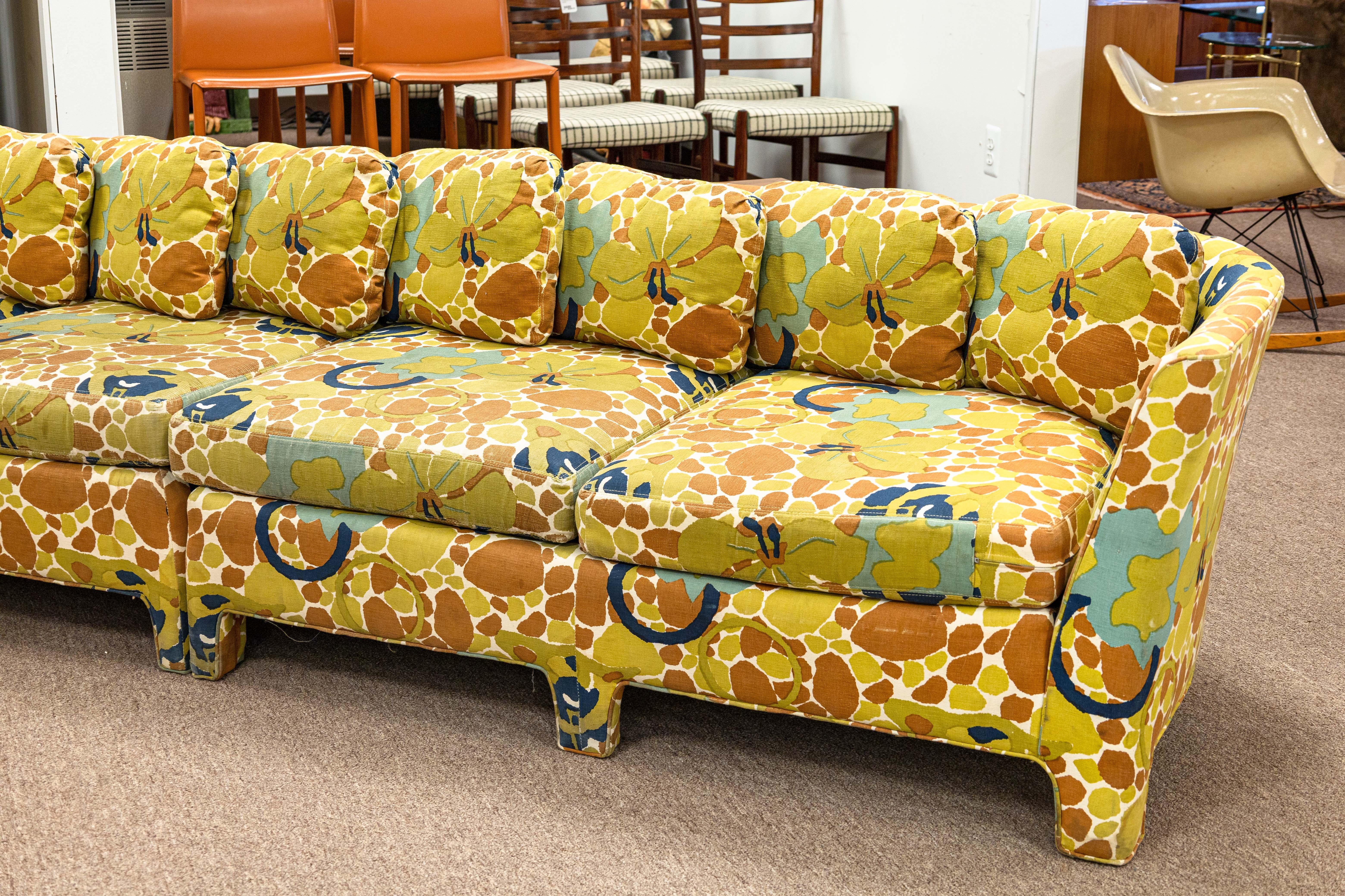A Sherrill Furniture Co 1970s sofa sectional. This beautiful sofa sectional features a robust mid century modern design straight out of the 1970s. This piece is very reminiscent of Milo Baughman and Jack Lenor Larsen designs with its frame style and